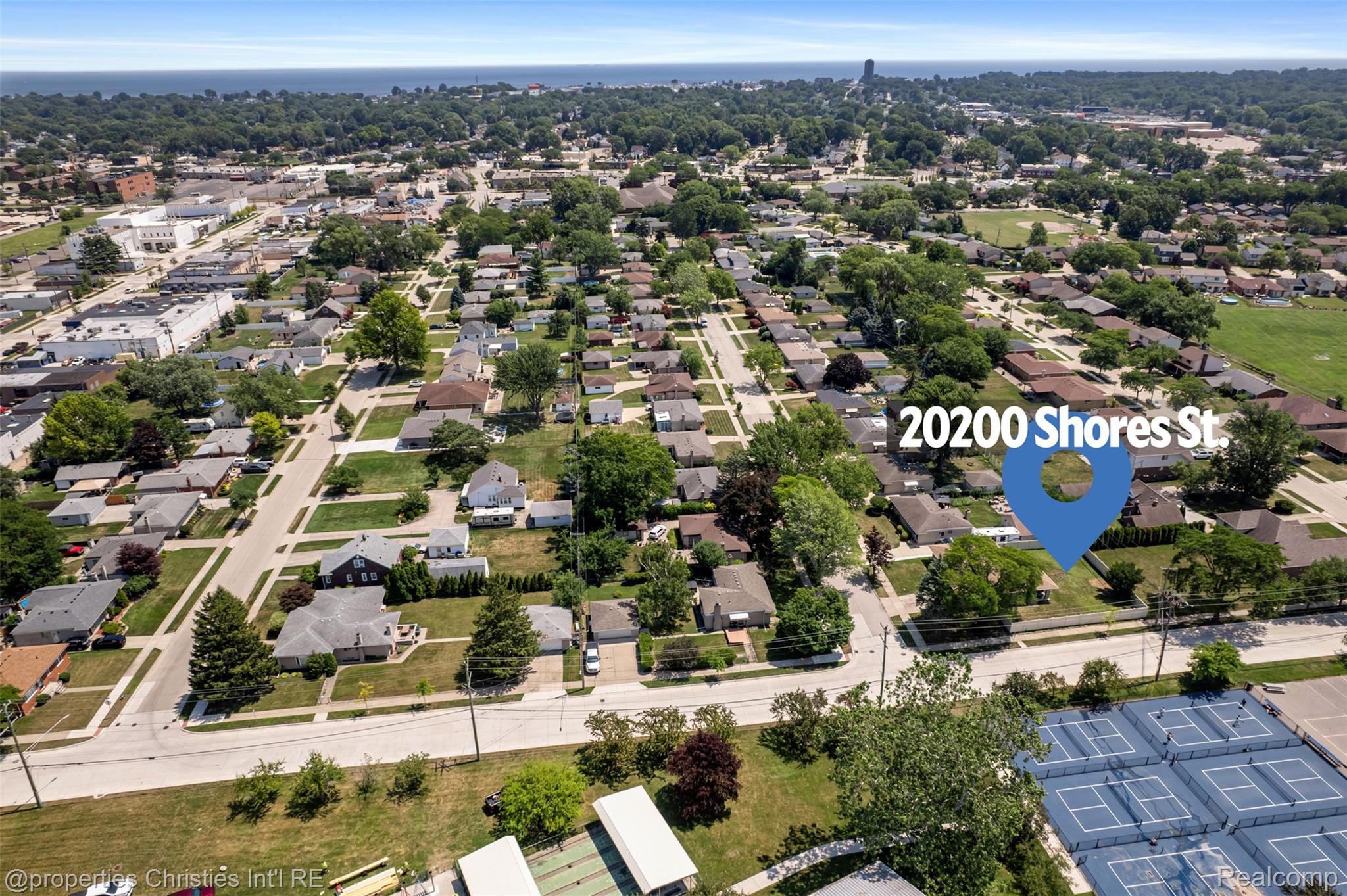 20200 Shores Street Property Photo 30