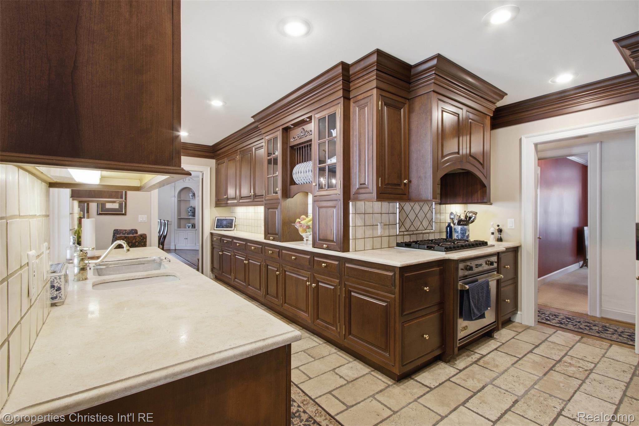 485 Westwood Drive Property Photo 16
