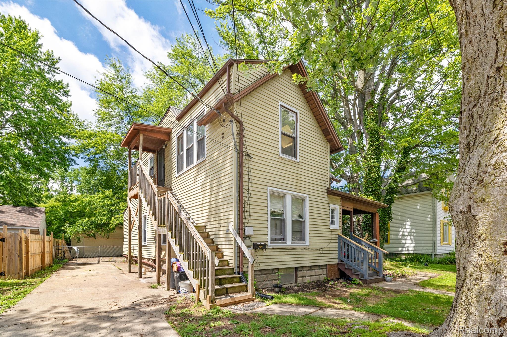 242 Crocker Boulevard Property Photo 2