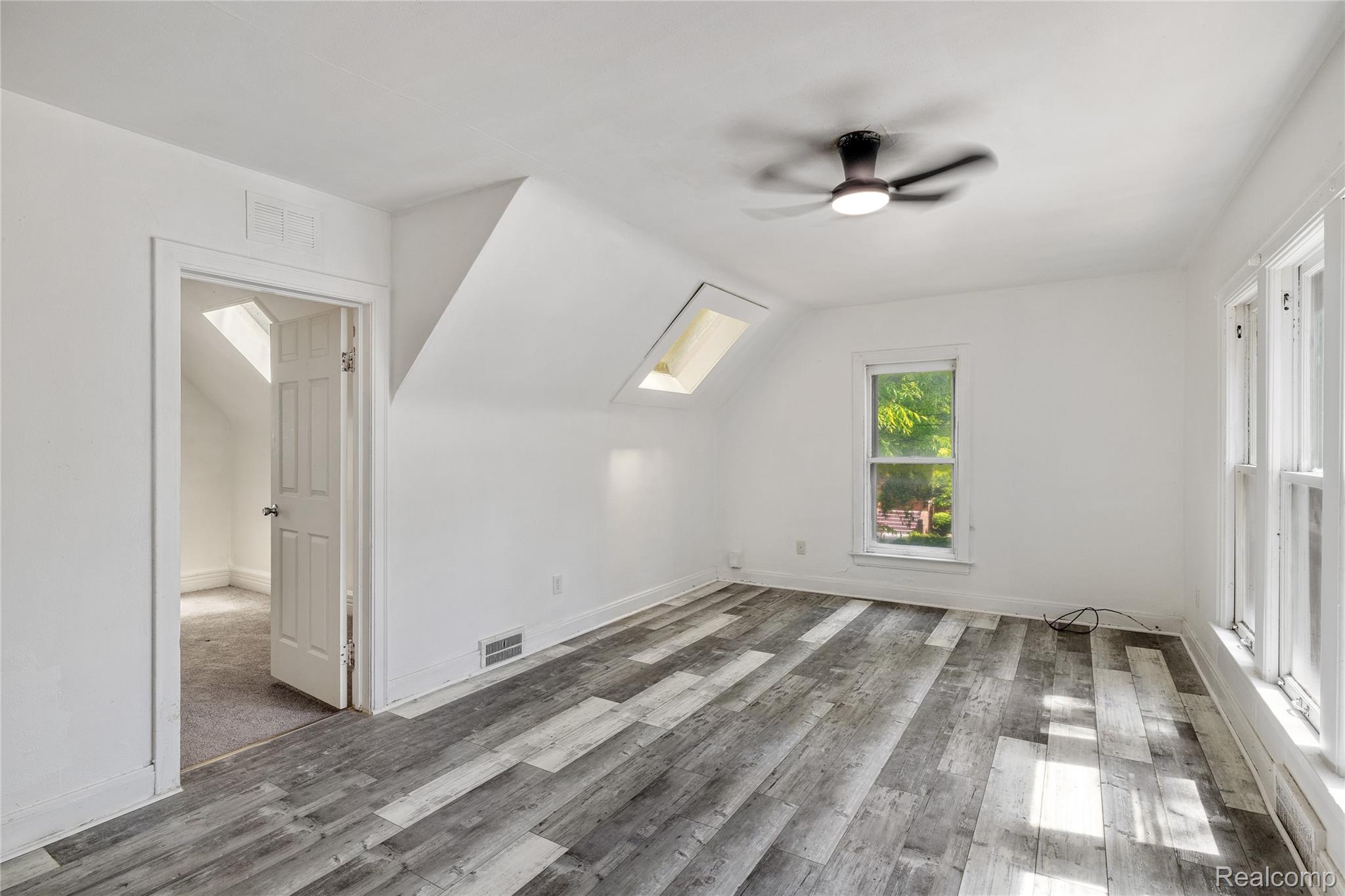 242 Crocker Boulevard Property Photo 4