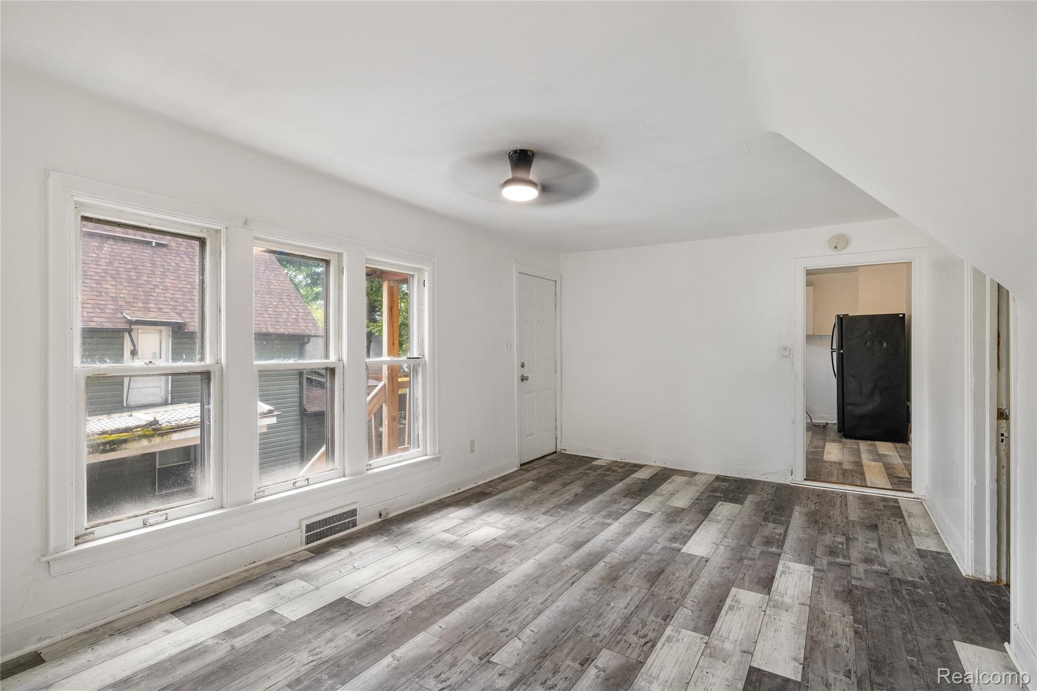 242 Crocker Boulevard Property Photo 8