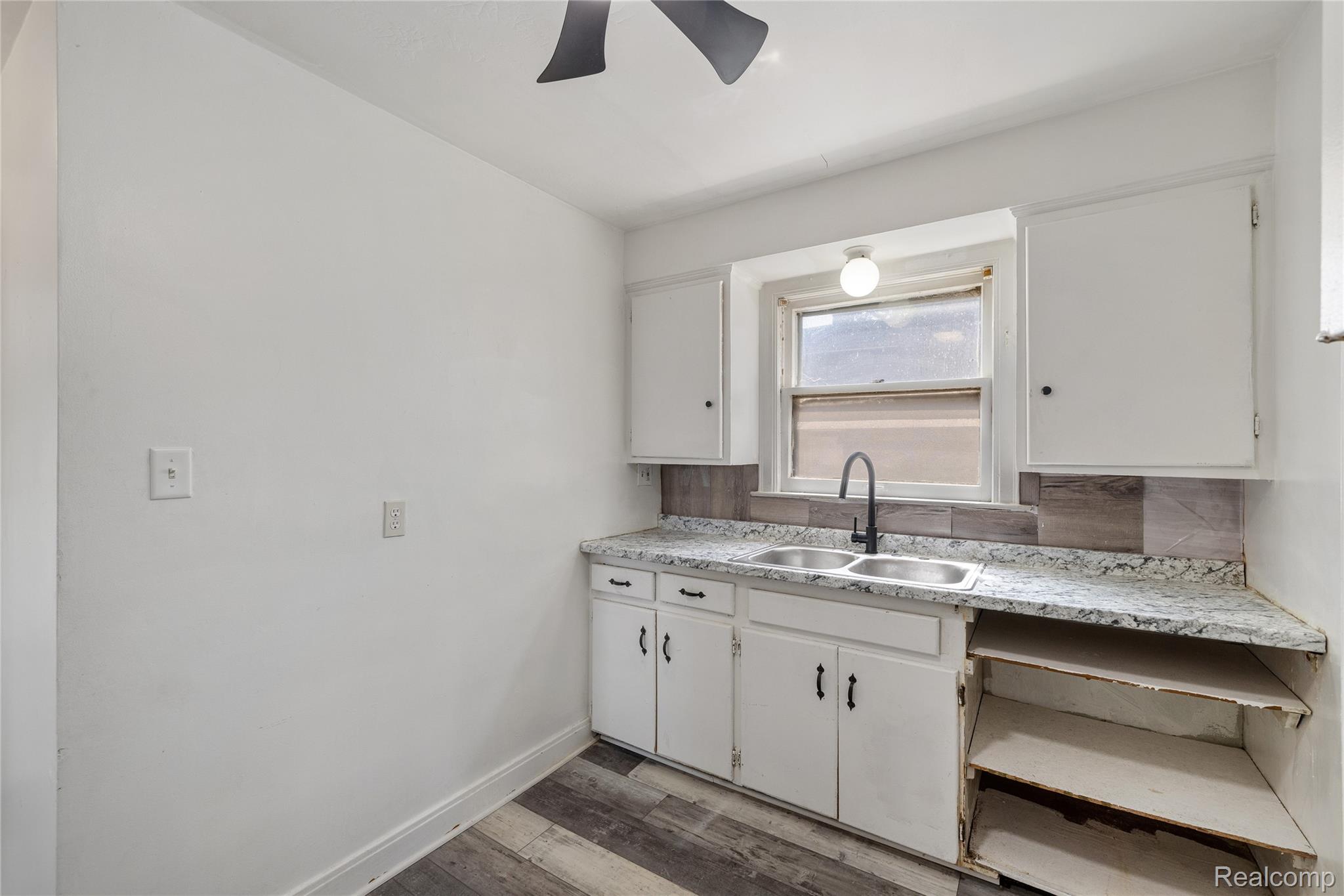 242 Crocker Boulevard Property Photo 22