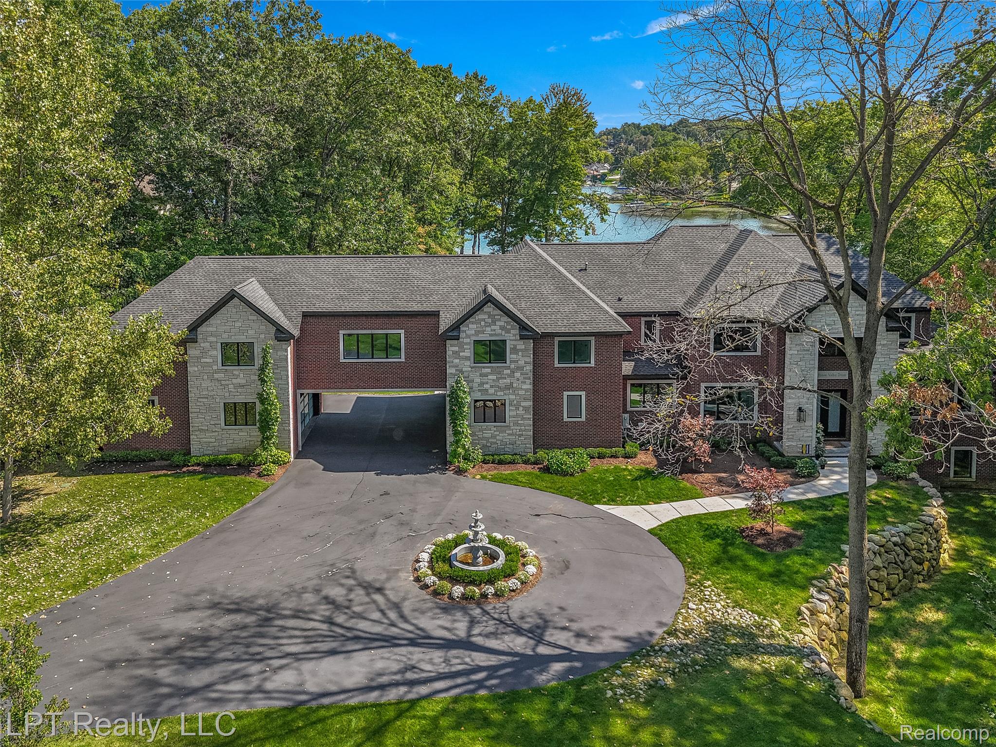 5029 Forest Valley Drive Property Photo 3
