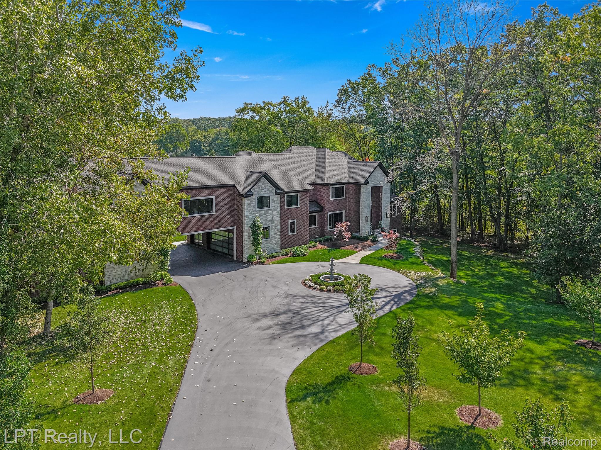 5029 Forest Valley Drive Property Photo 4