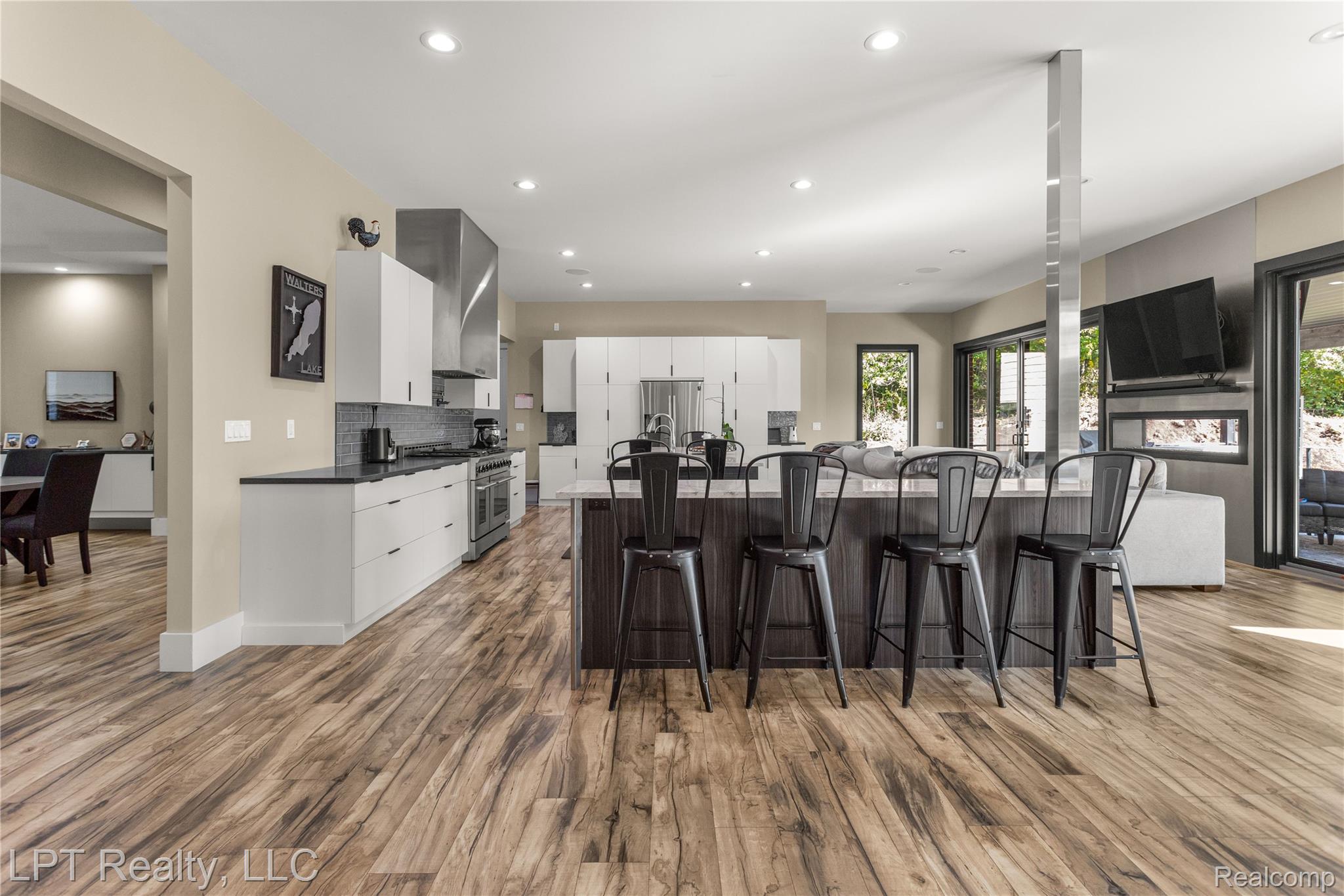 5029 Forest Valley Drive Property Photo 11