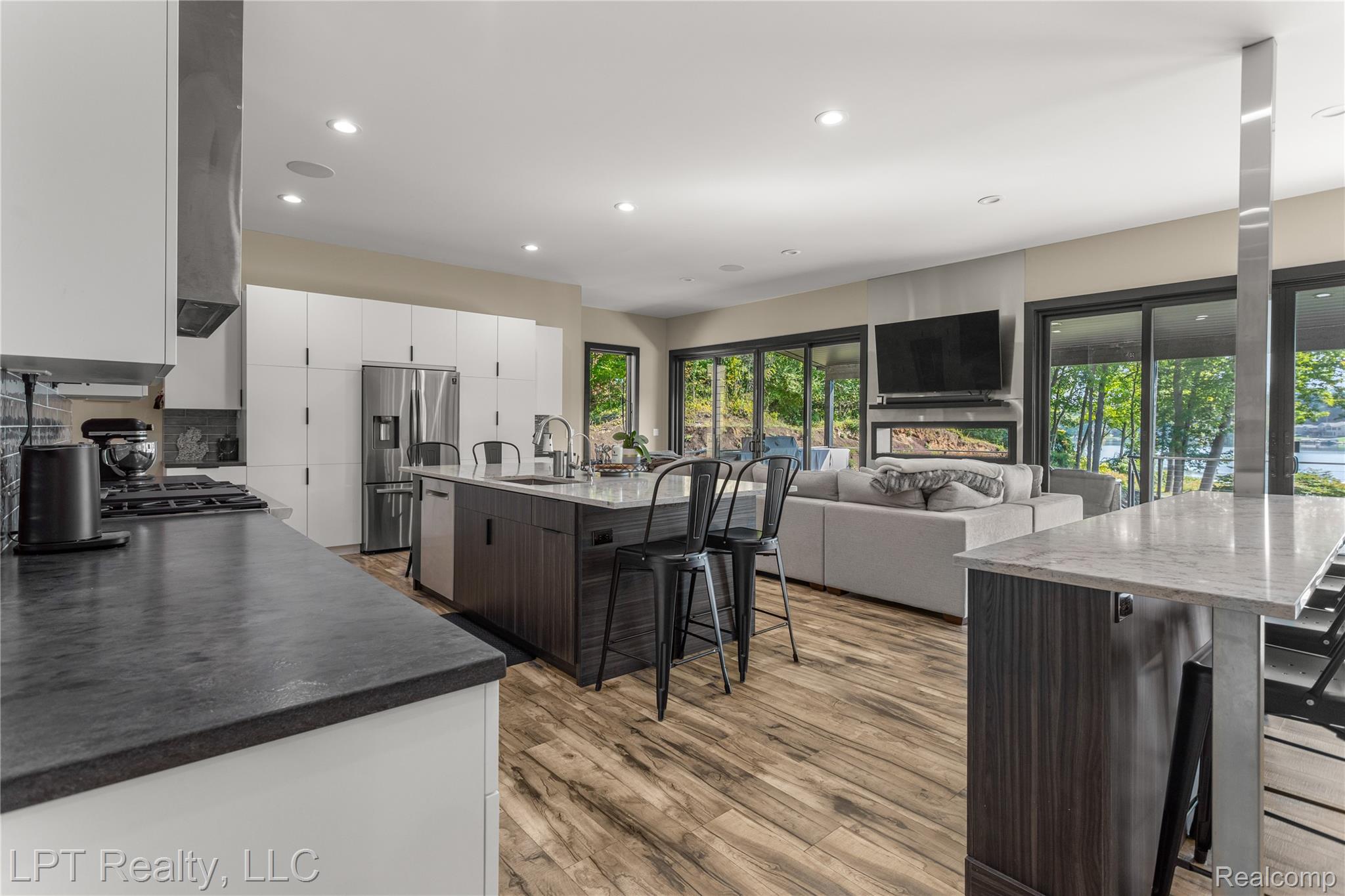 5029 Forest Valley Drive Property Photo 13
