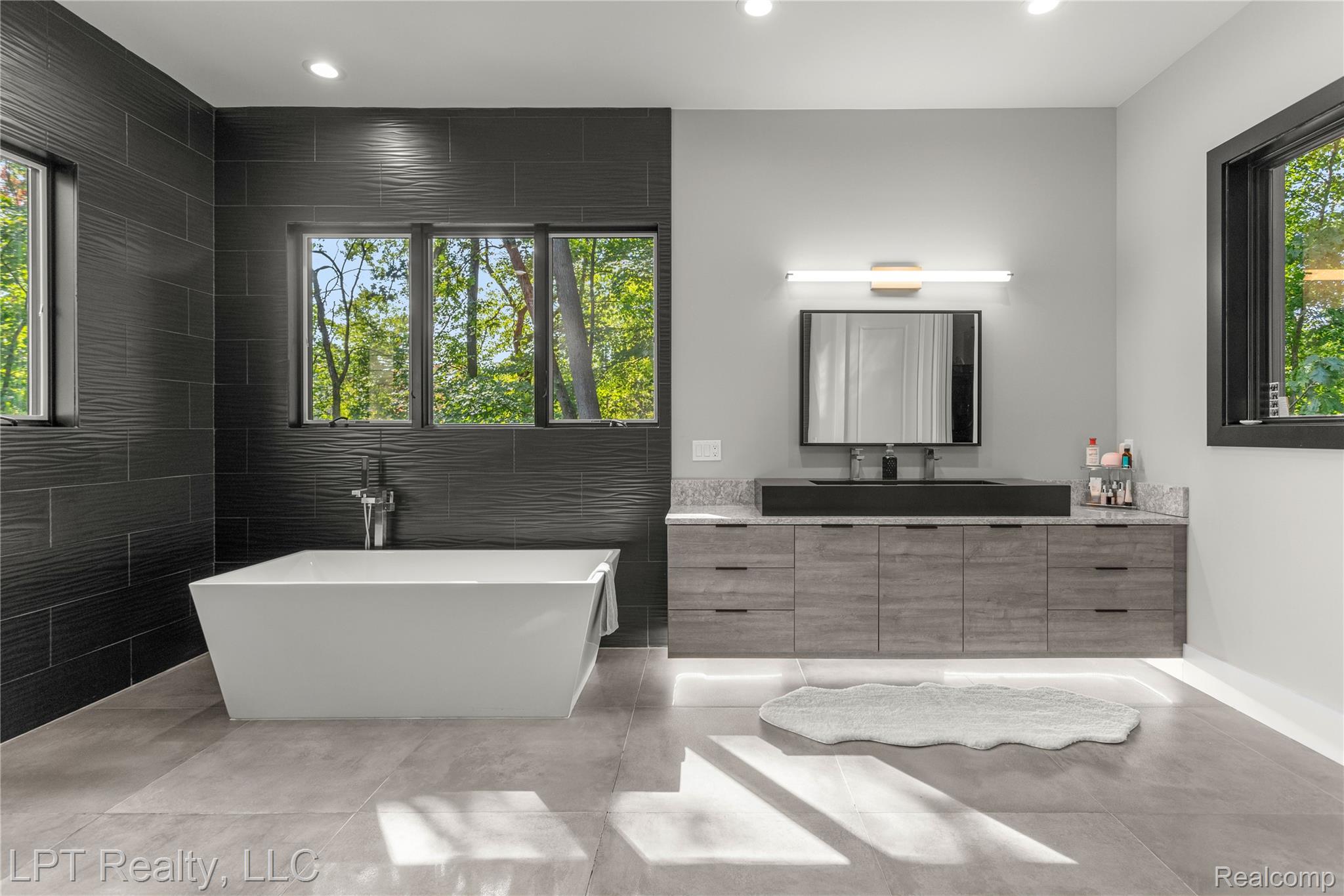 5029 Forest Valley Drive Property Photo 28