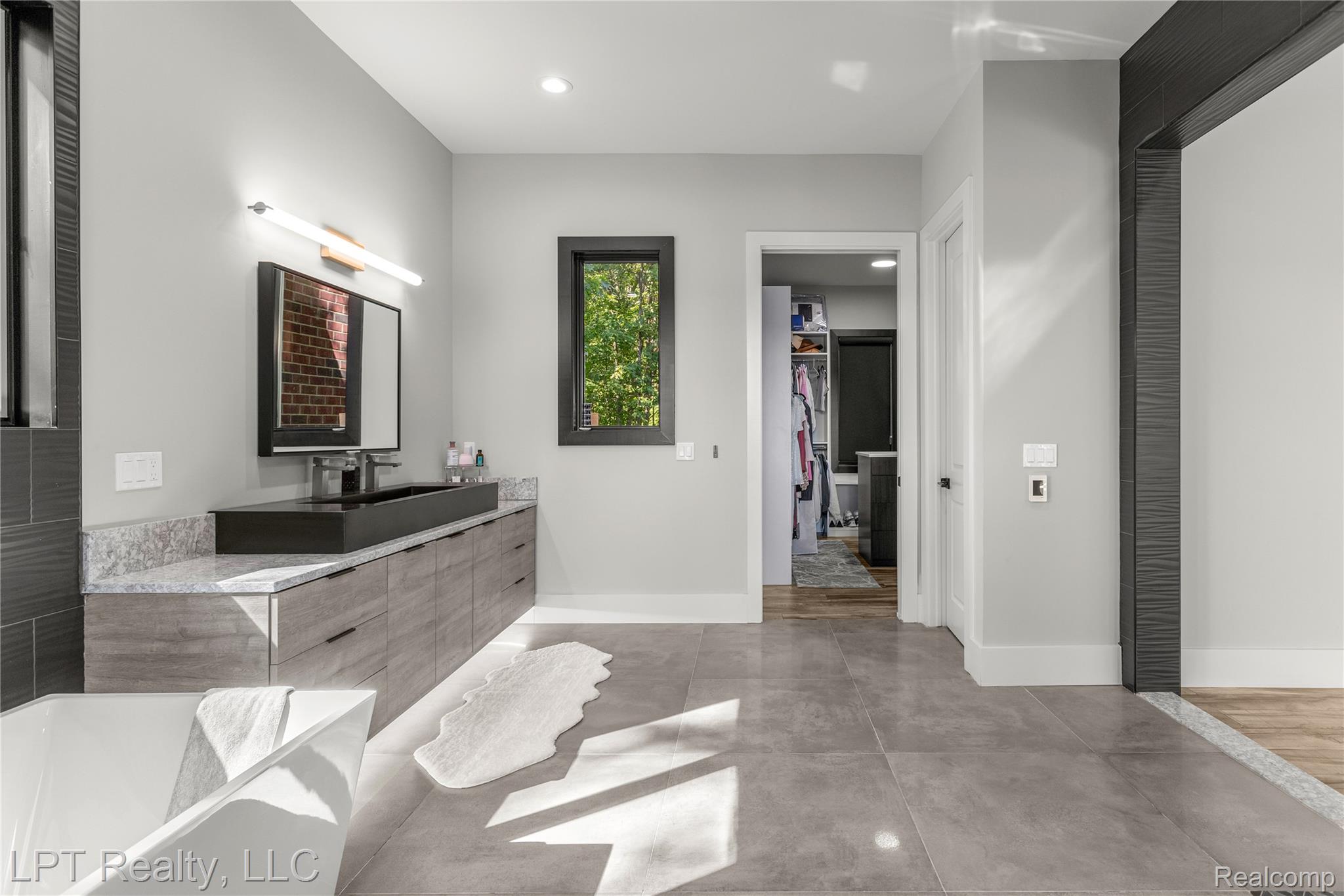 5029 Forest Valley Drive Property Photo 30