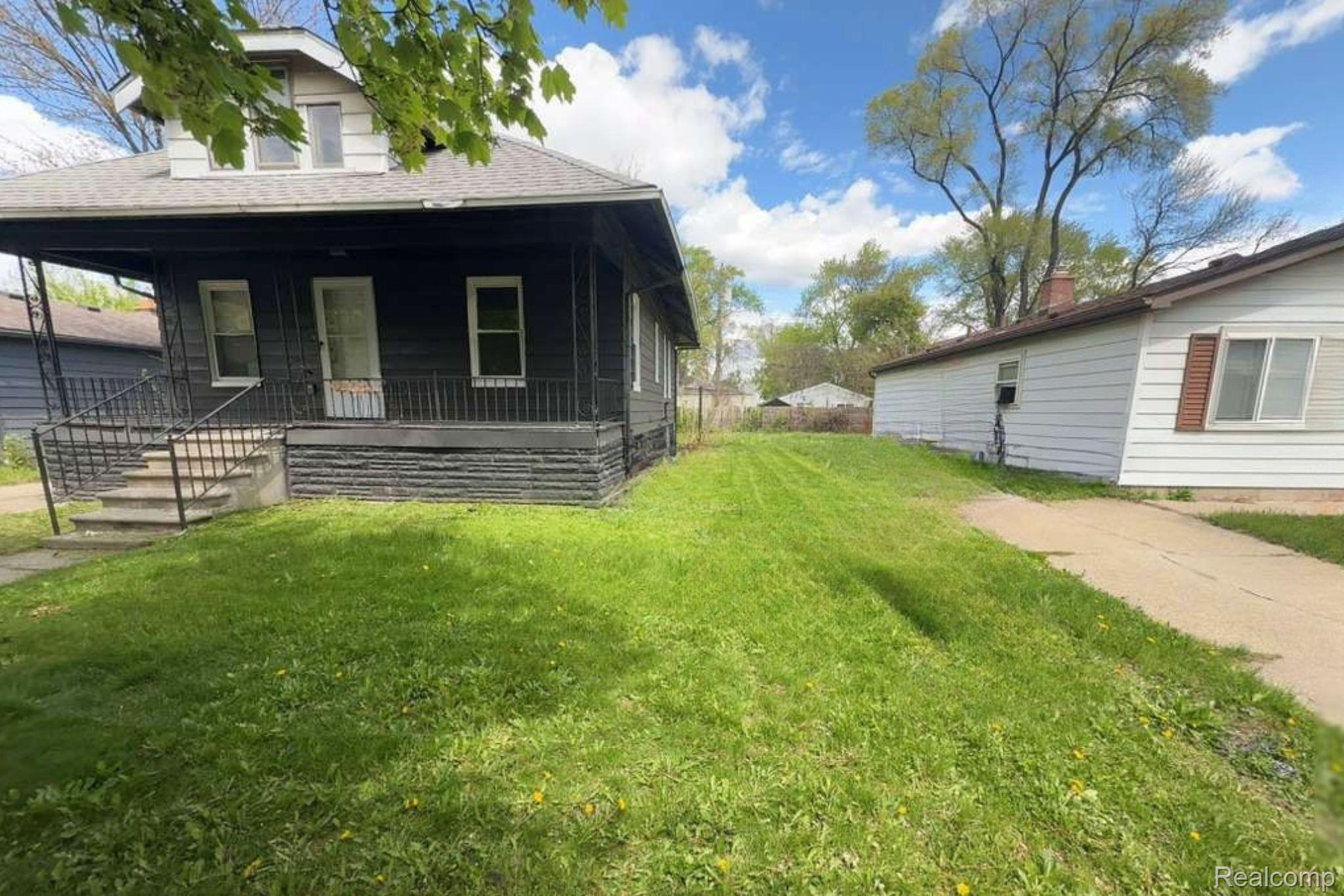 1317 E Muir Avenue Property Photo 2
