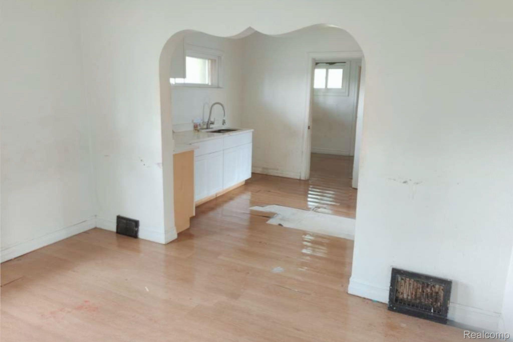 1317 E Muir Avenue Property Photo 3