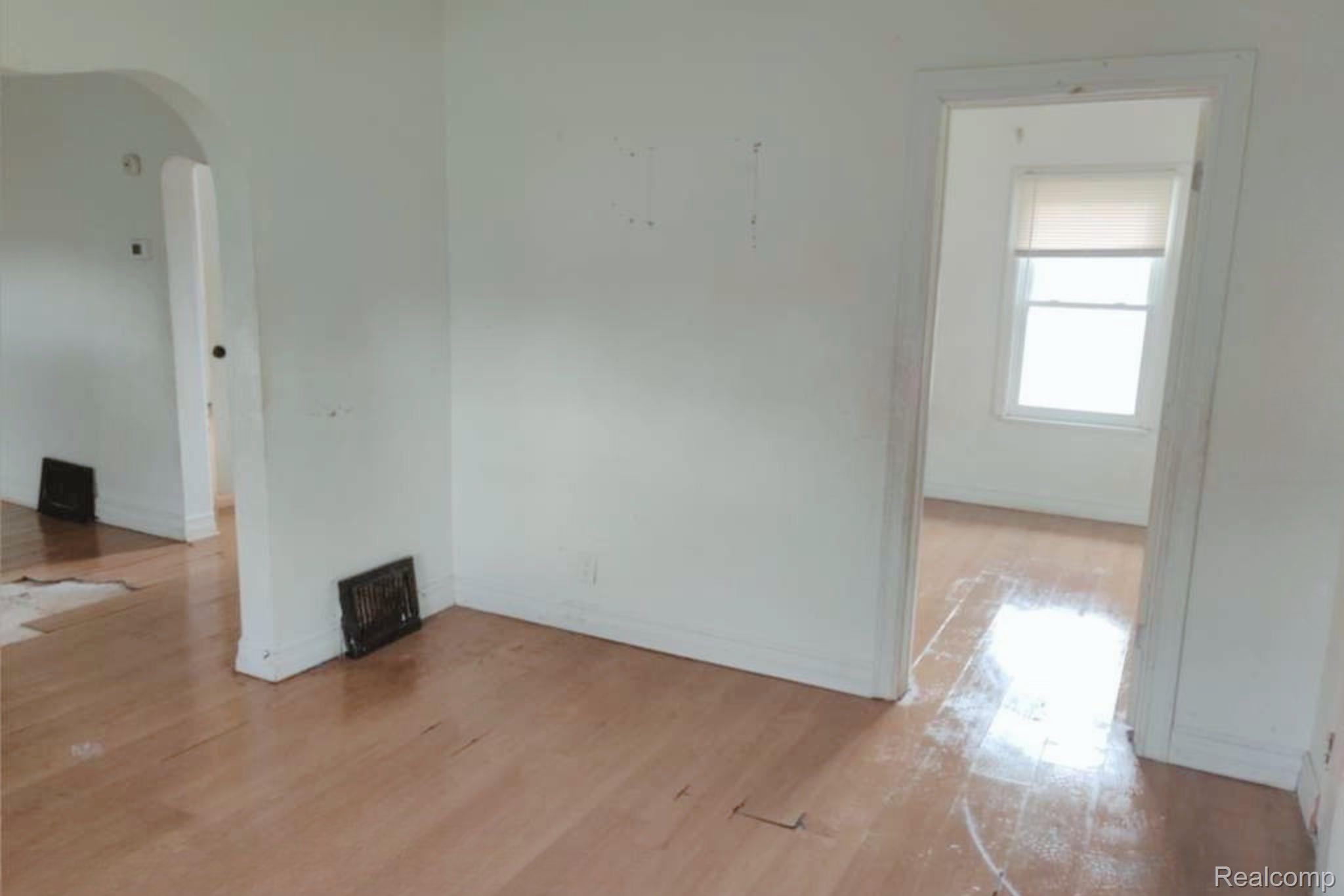 1317 E Muir Avenue Property Photo 4