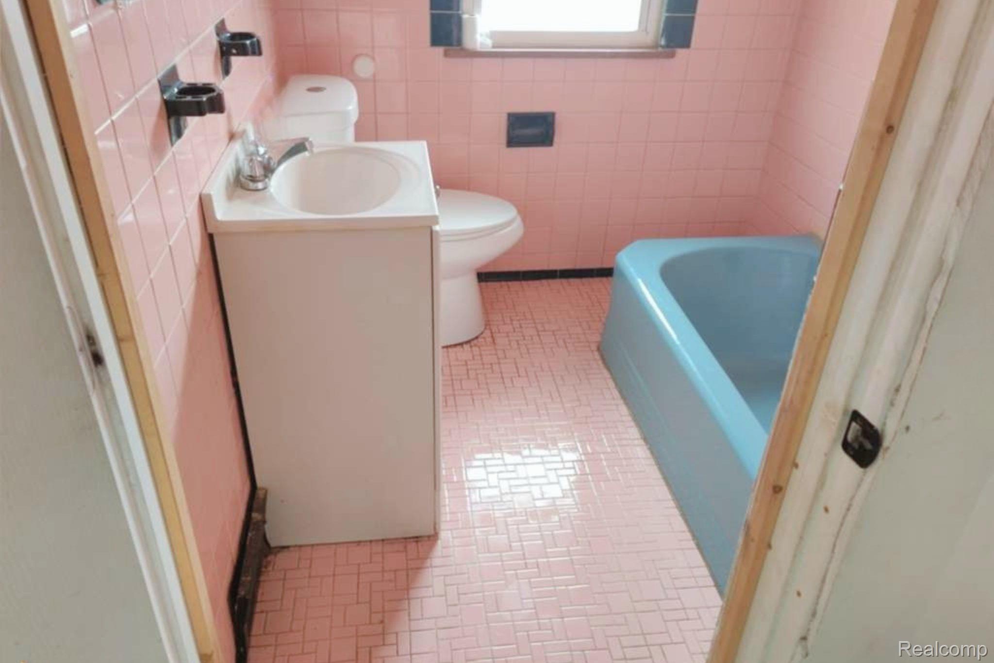1317 E Muir Avenue Property Photo 8