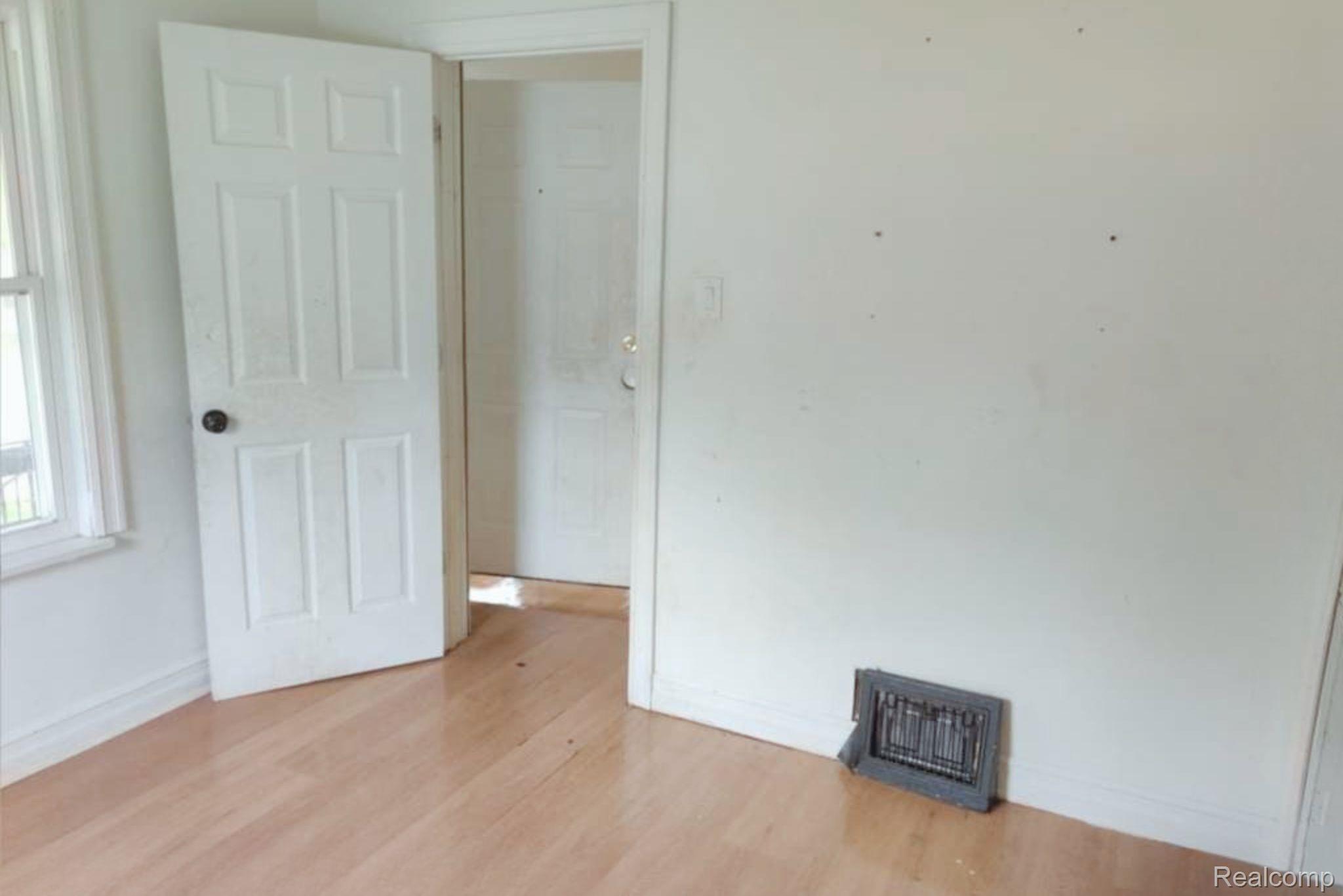 1317 E Muir Avenue Property Photo 9