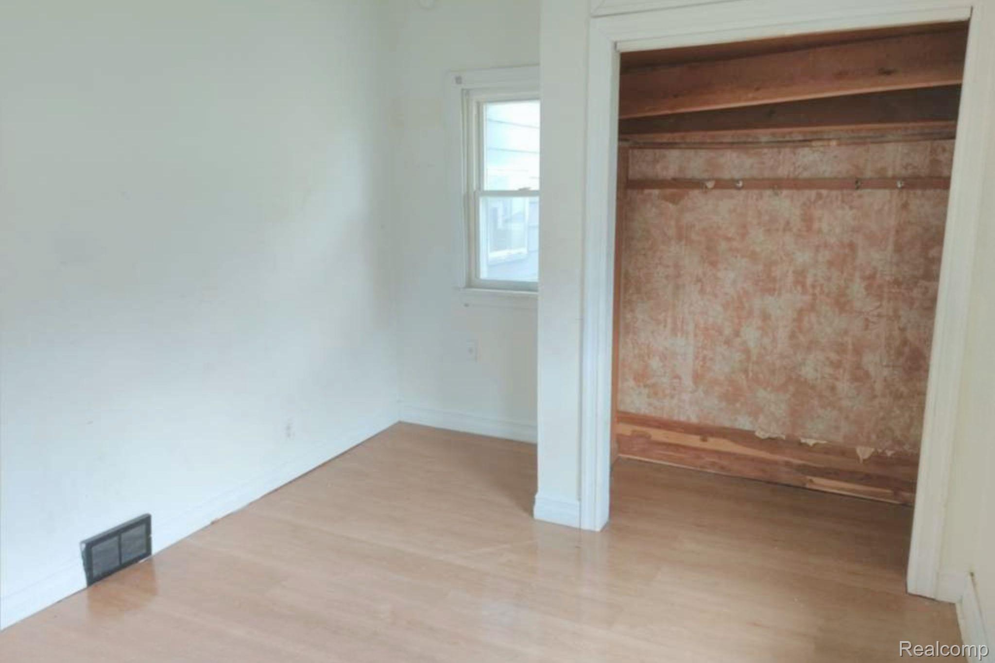 1317 E Muir Avenue Property Photo 11