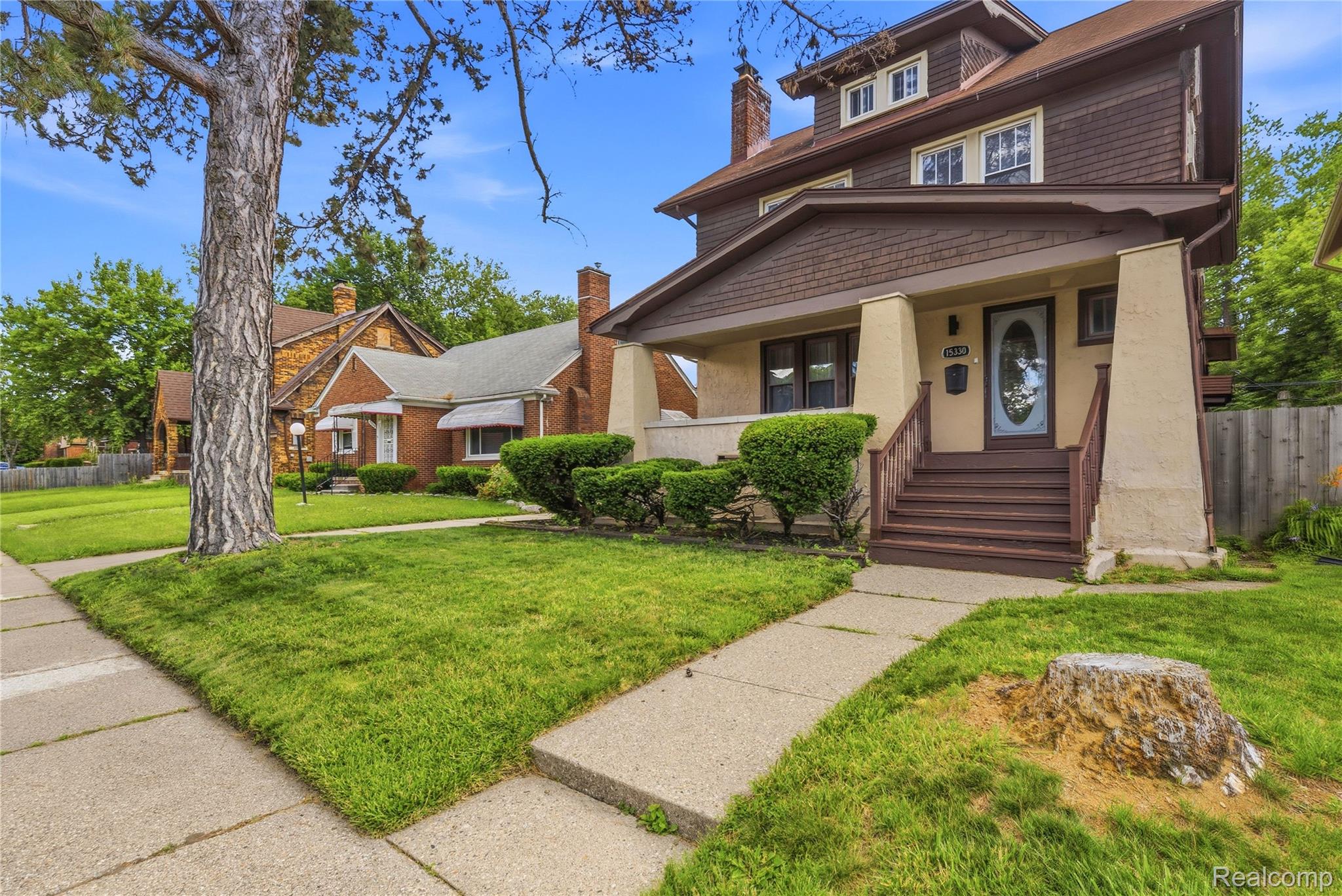 15330 Lindsay Street Property Photo 2