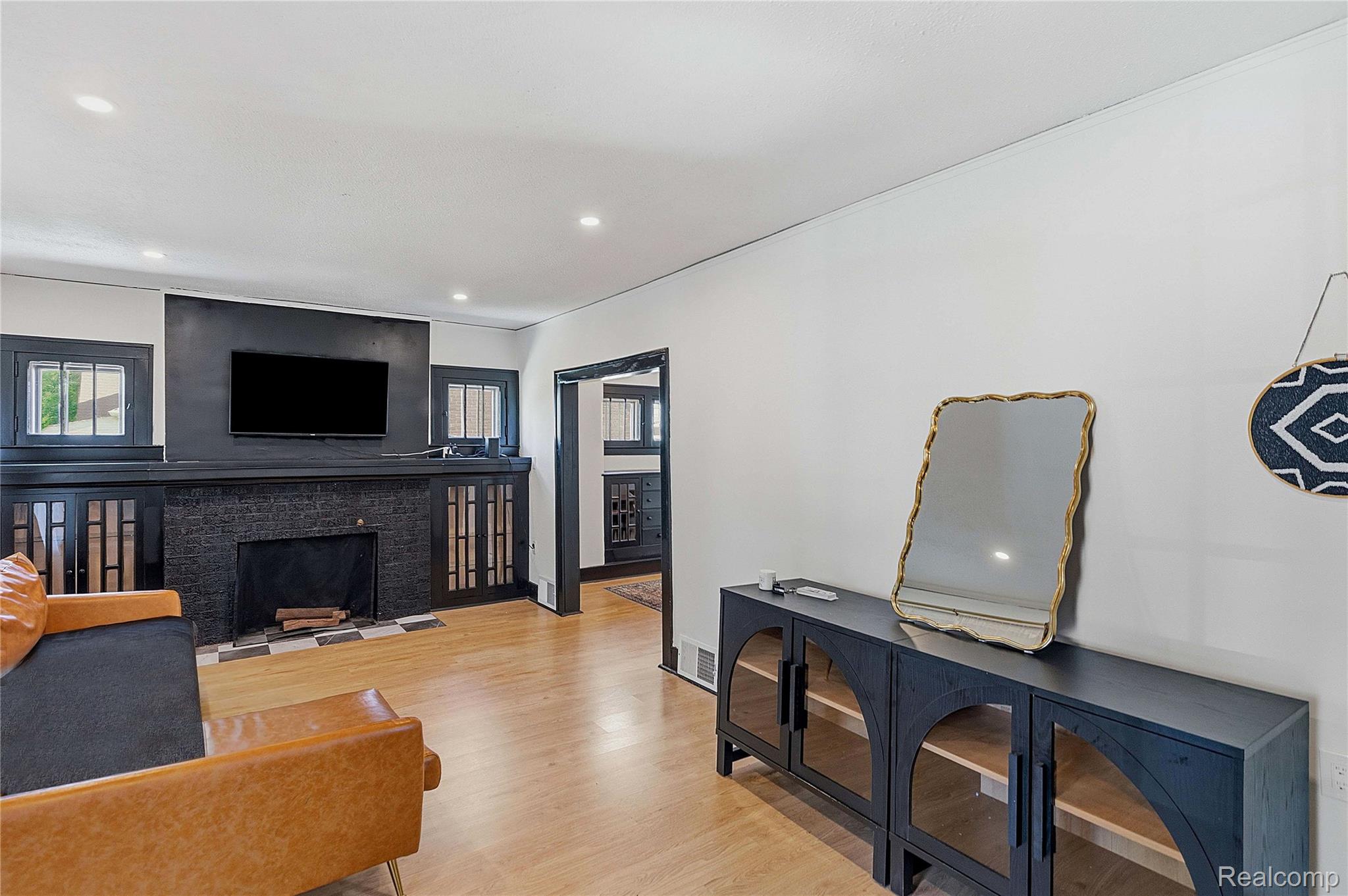 15330 Lindsay Street Property Photo 5