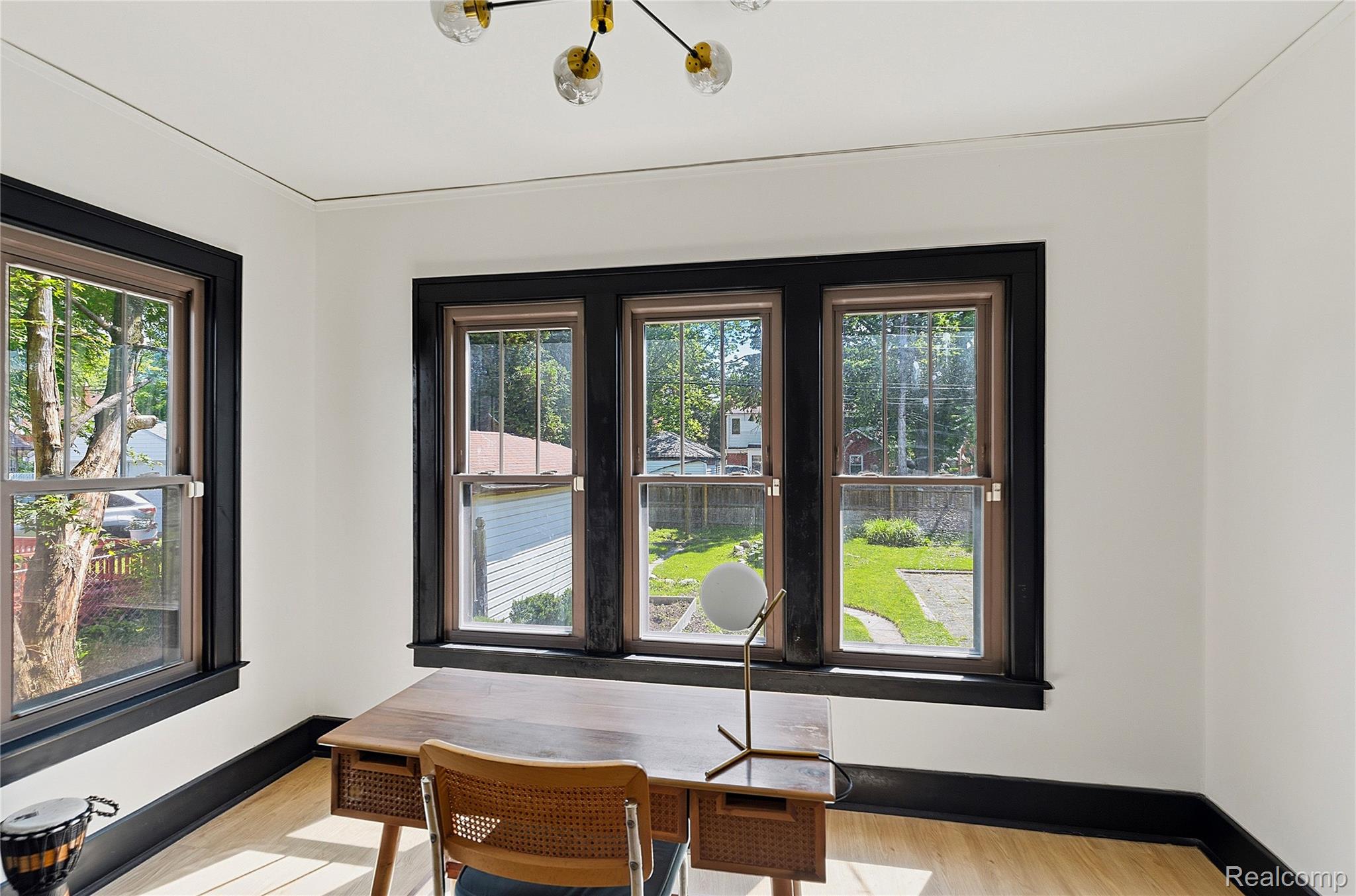 15330 Lindsay Street Property Photo 10