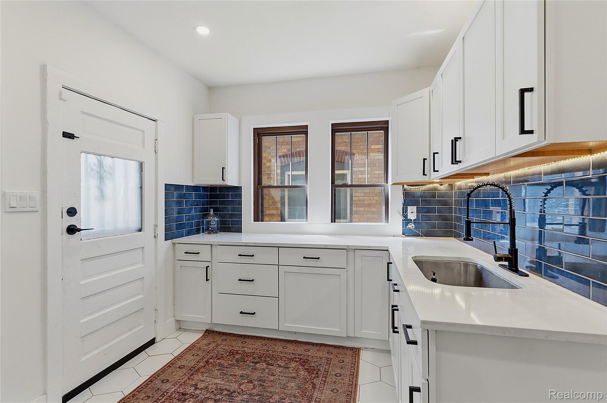 15330 Lindsay Street Property Photo 11