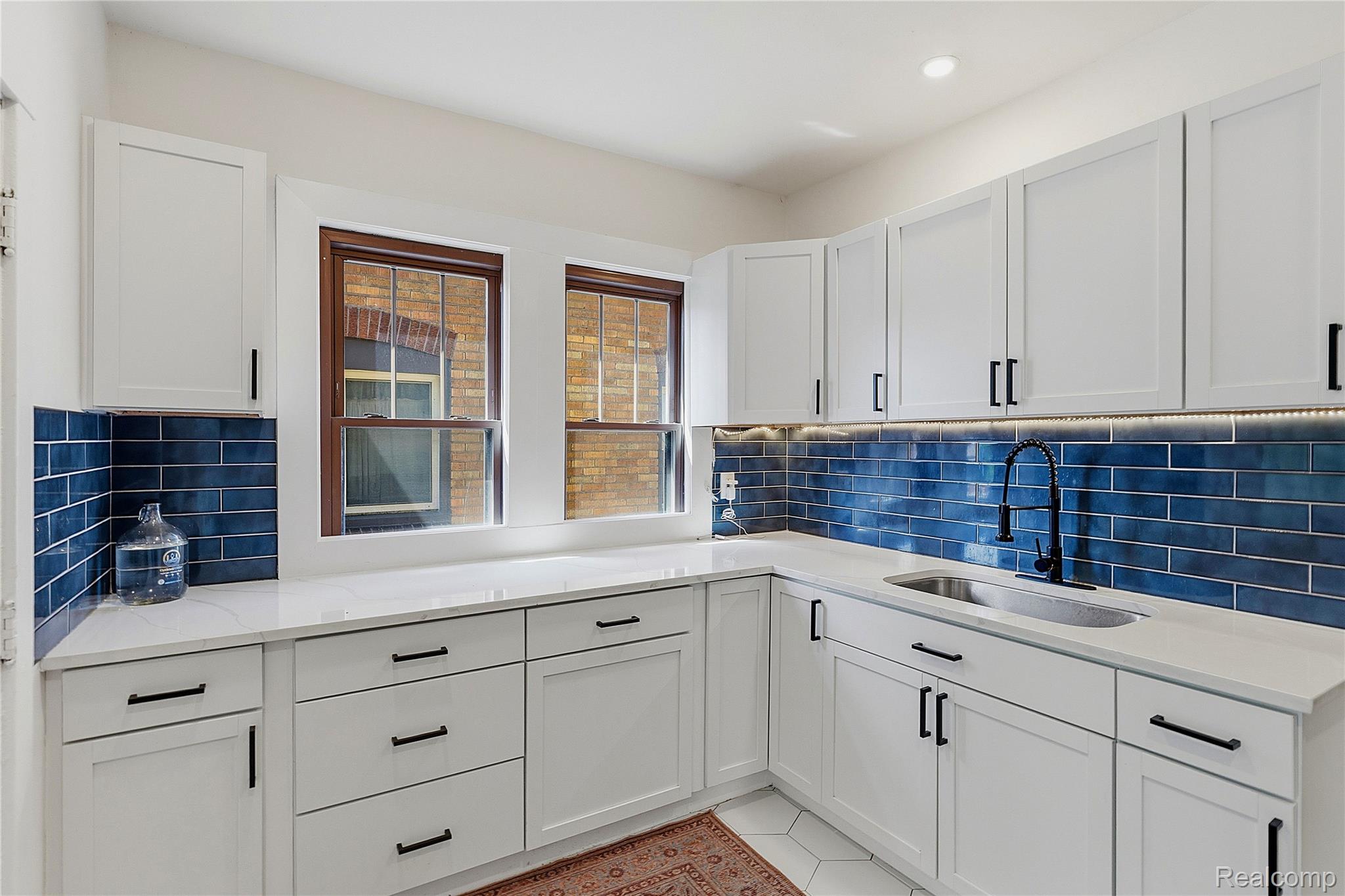 15330 Lindsay Street Property Photo 12