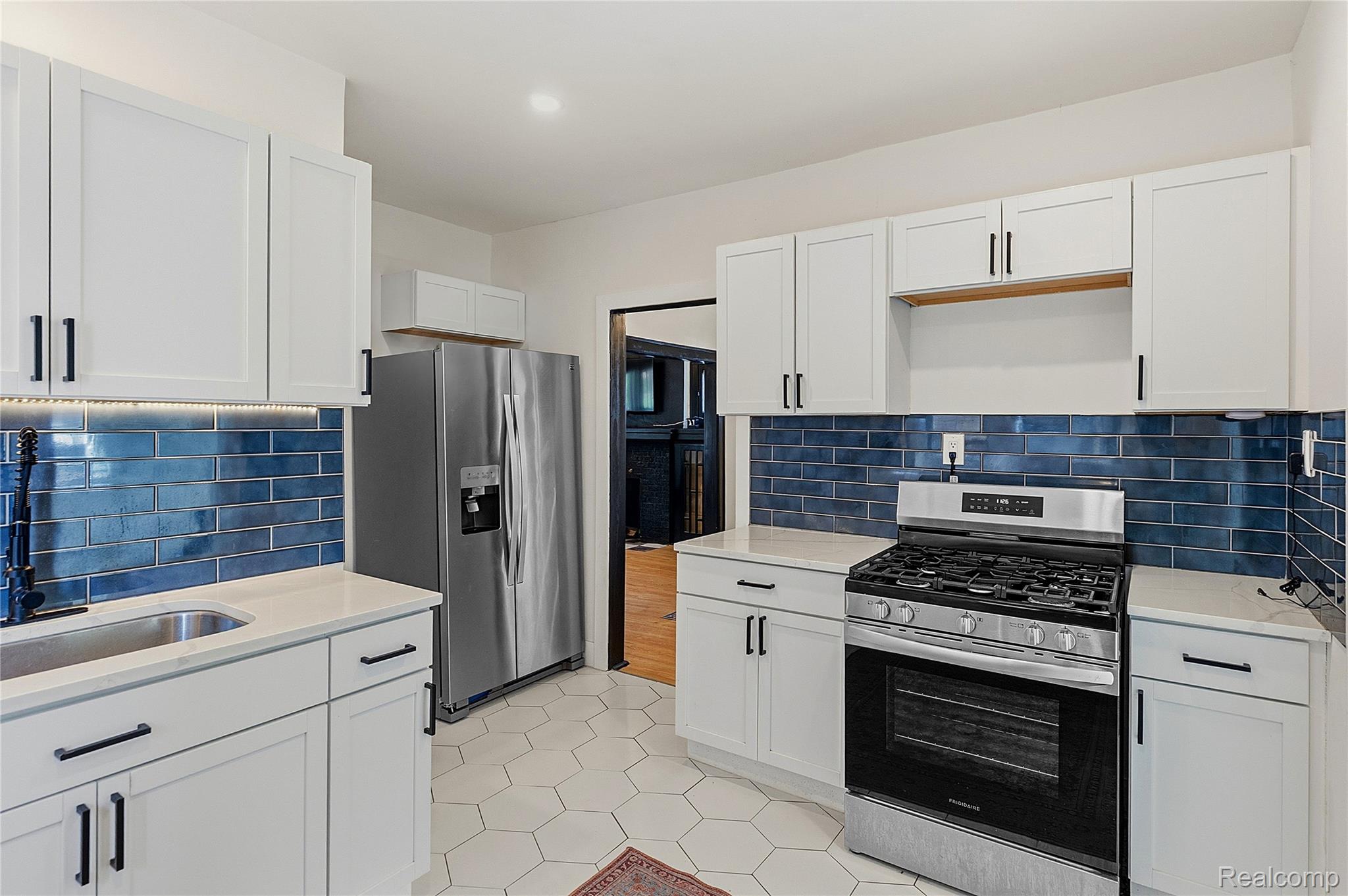 15330 Lindsay Street Property Photo 13