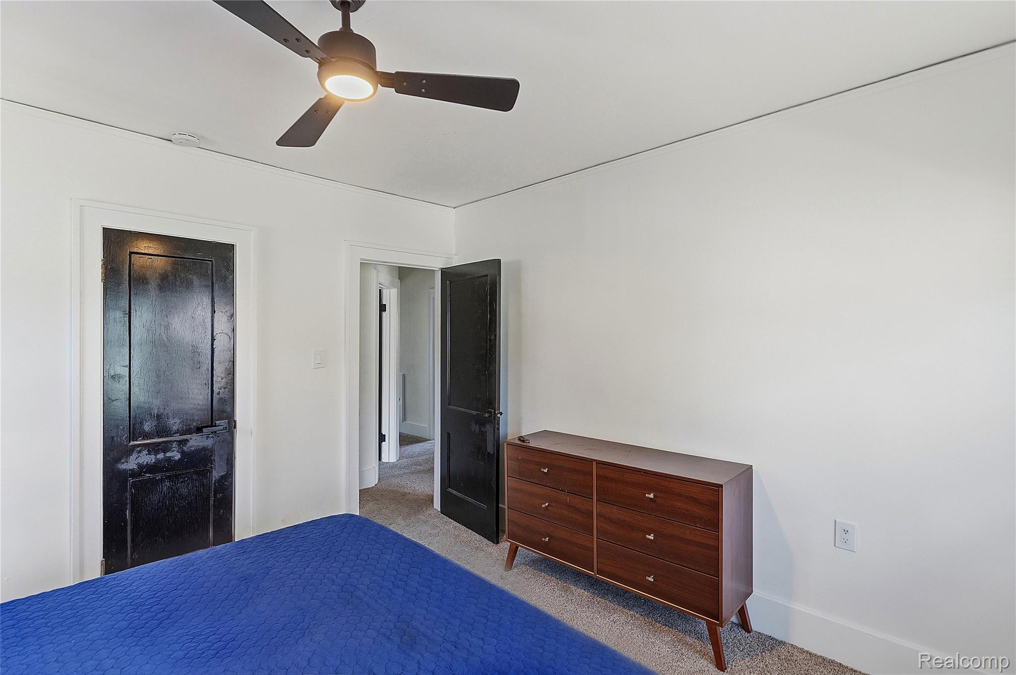 15330 Lindsay Street Property Photo 15