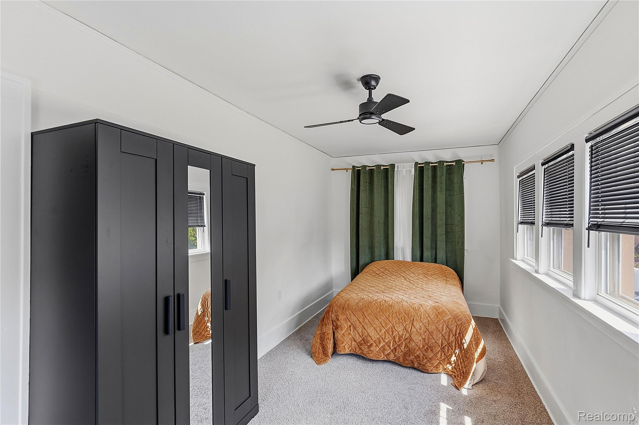 15330 Lindsay Street Property Photo 19