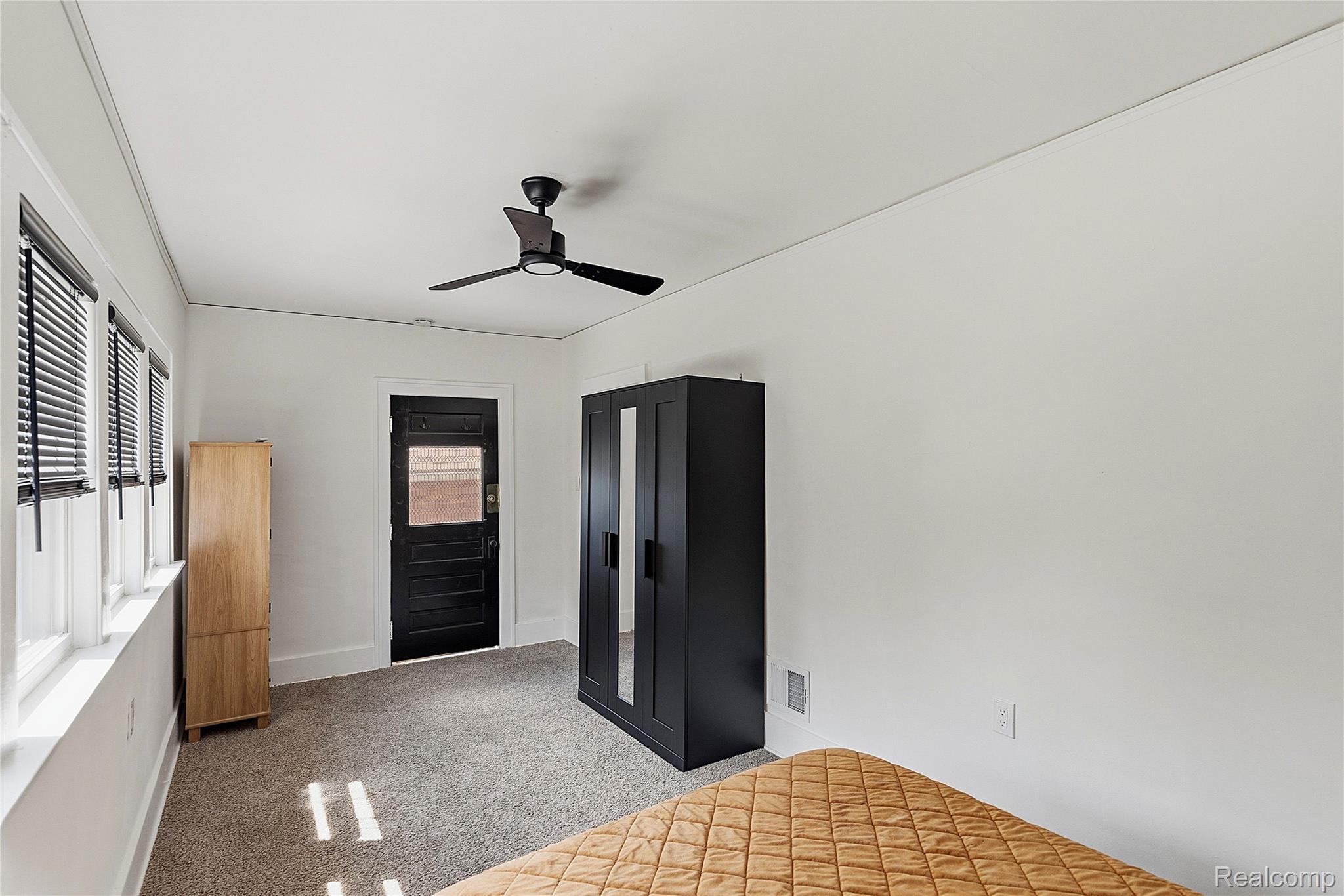 15330 Lindsay Street Property Photo 20