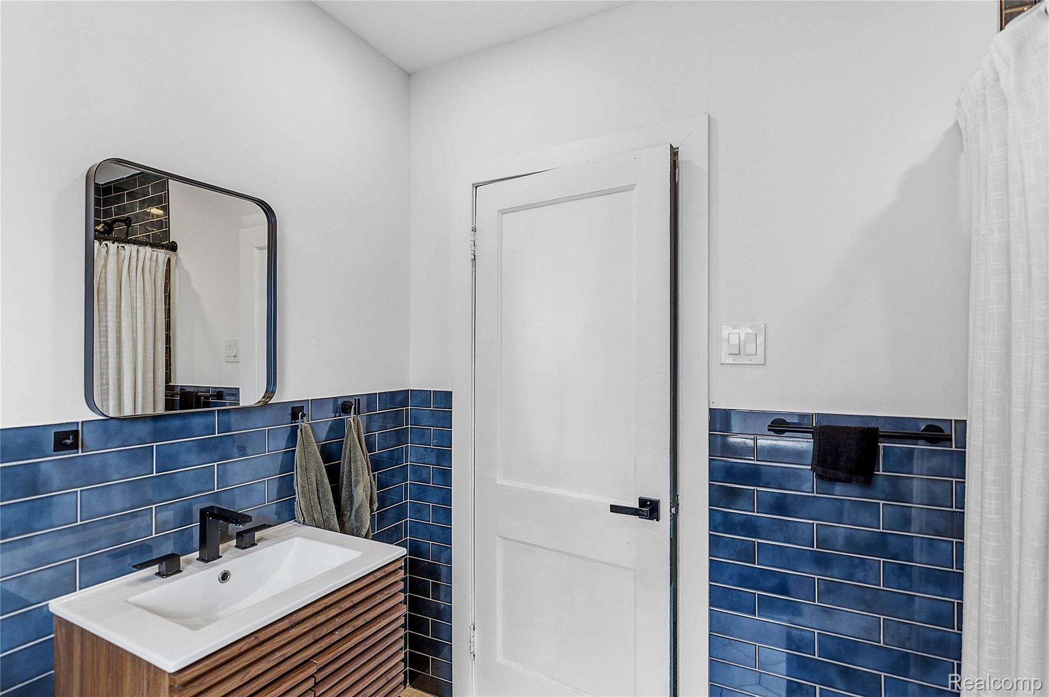15330 Lindsay Street Property Photo 22