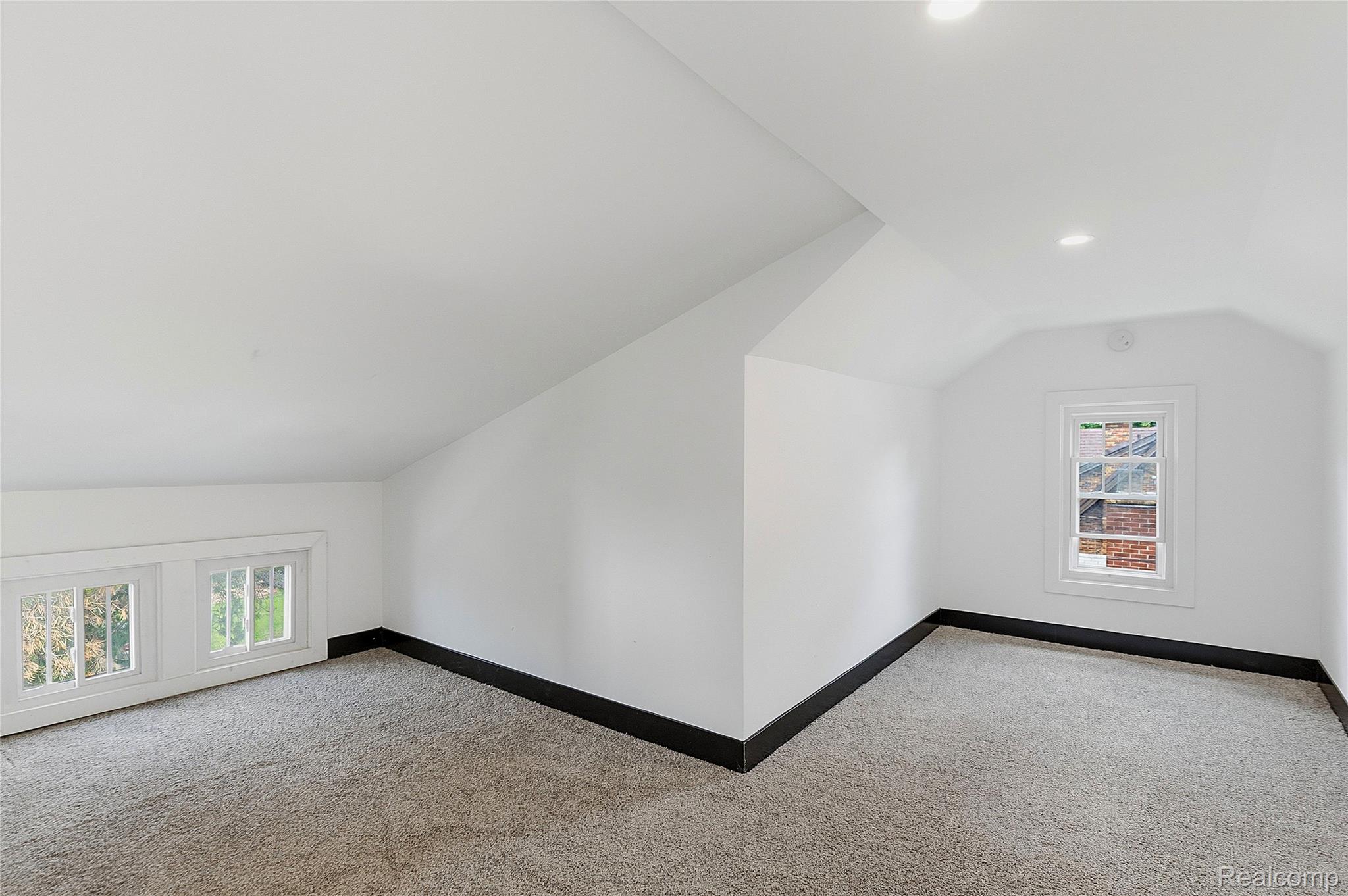 15330 Lindsay Street Property Photo 25