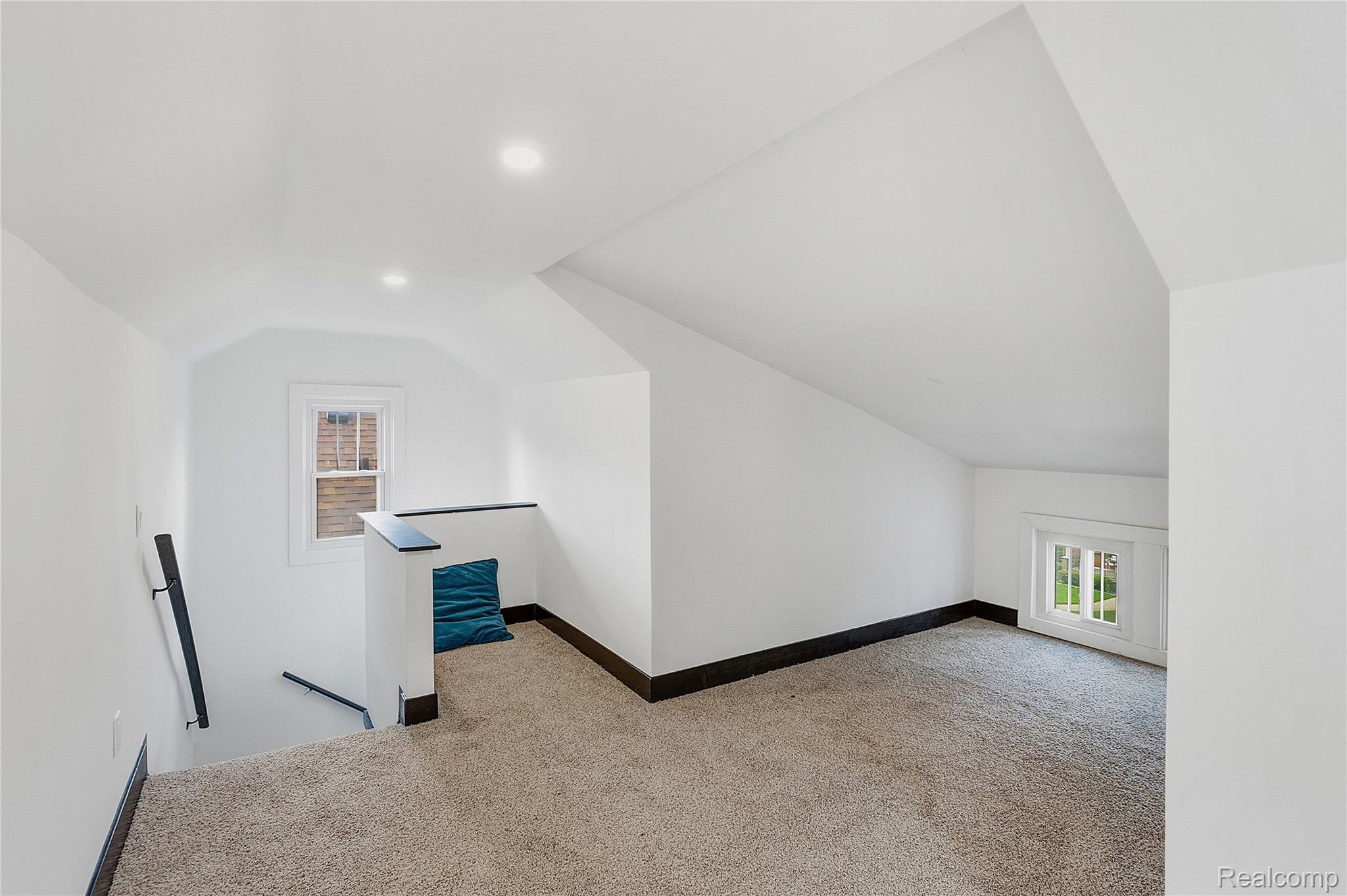 15330 Lindsay Street Property Photo 26