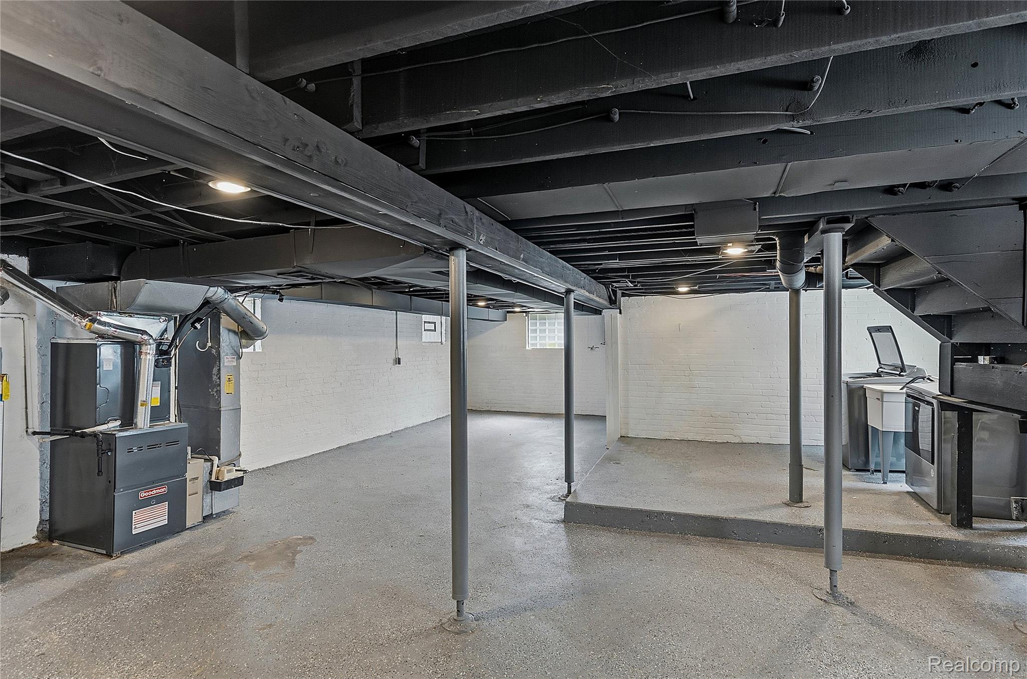 15330 Lindsay Street Property Photo 27