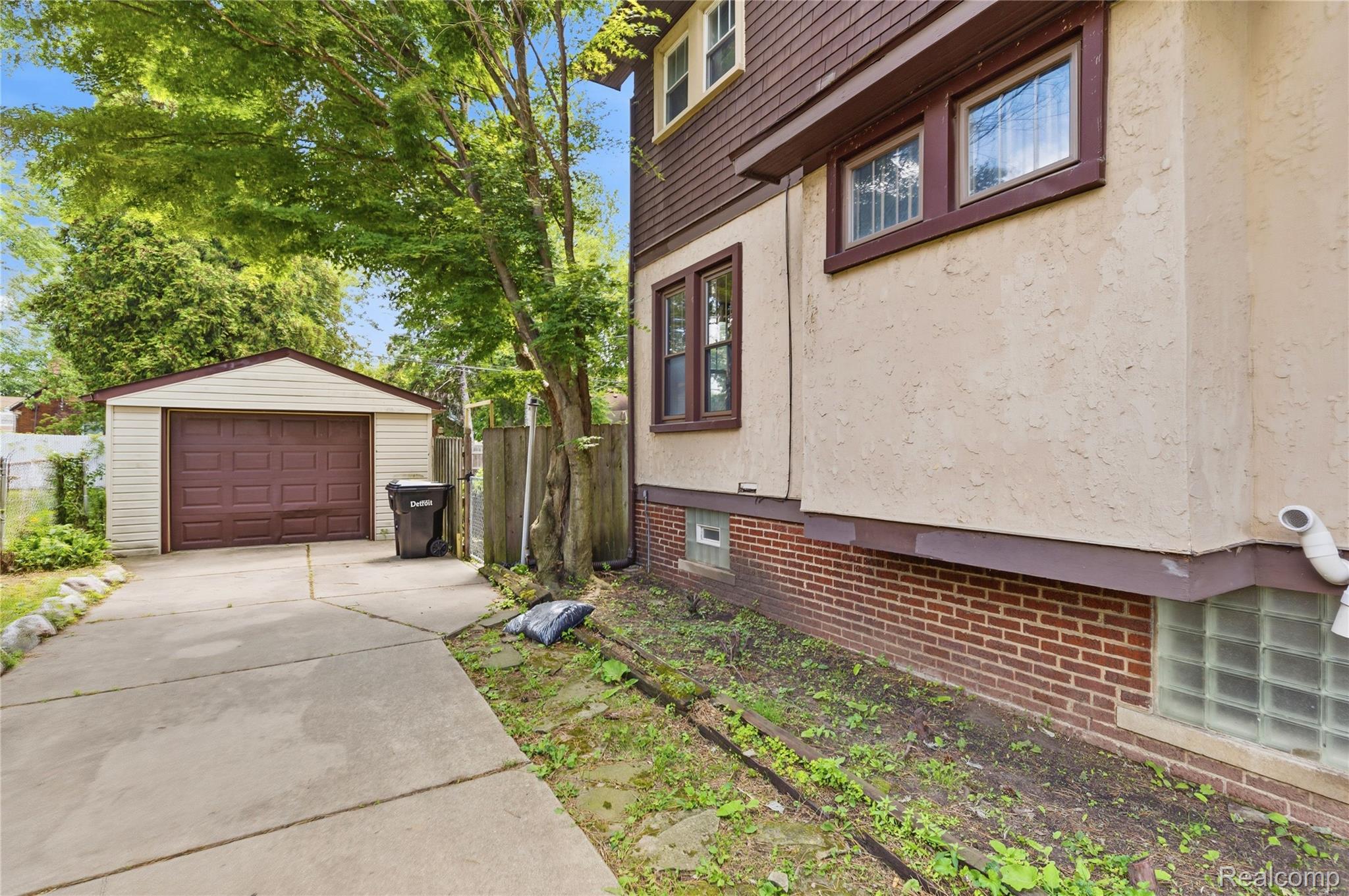 15330 Lindsay Street Property Photo 29