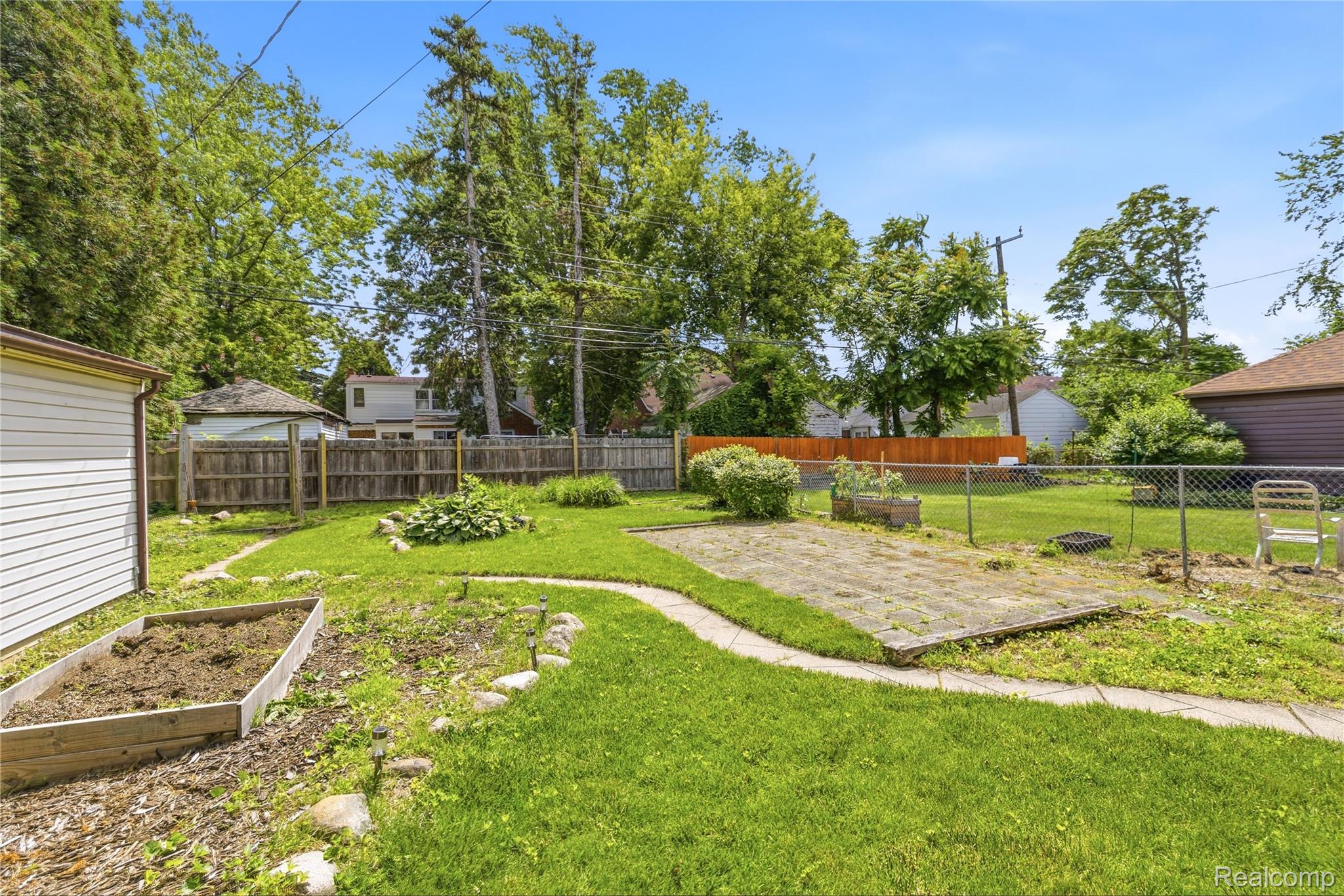 15330 Lindsay Street Property Photo 30