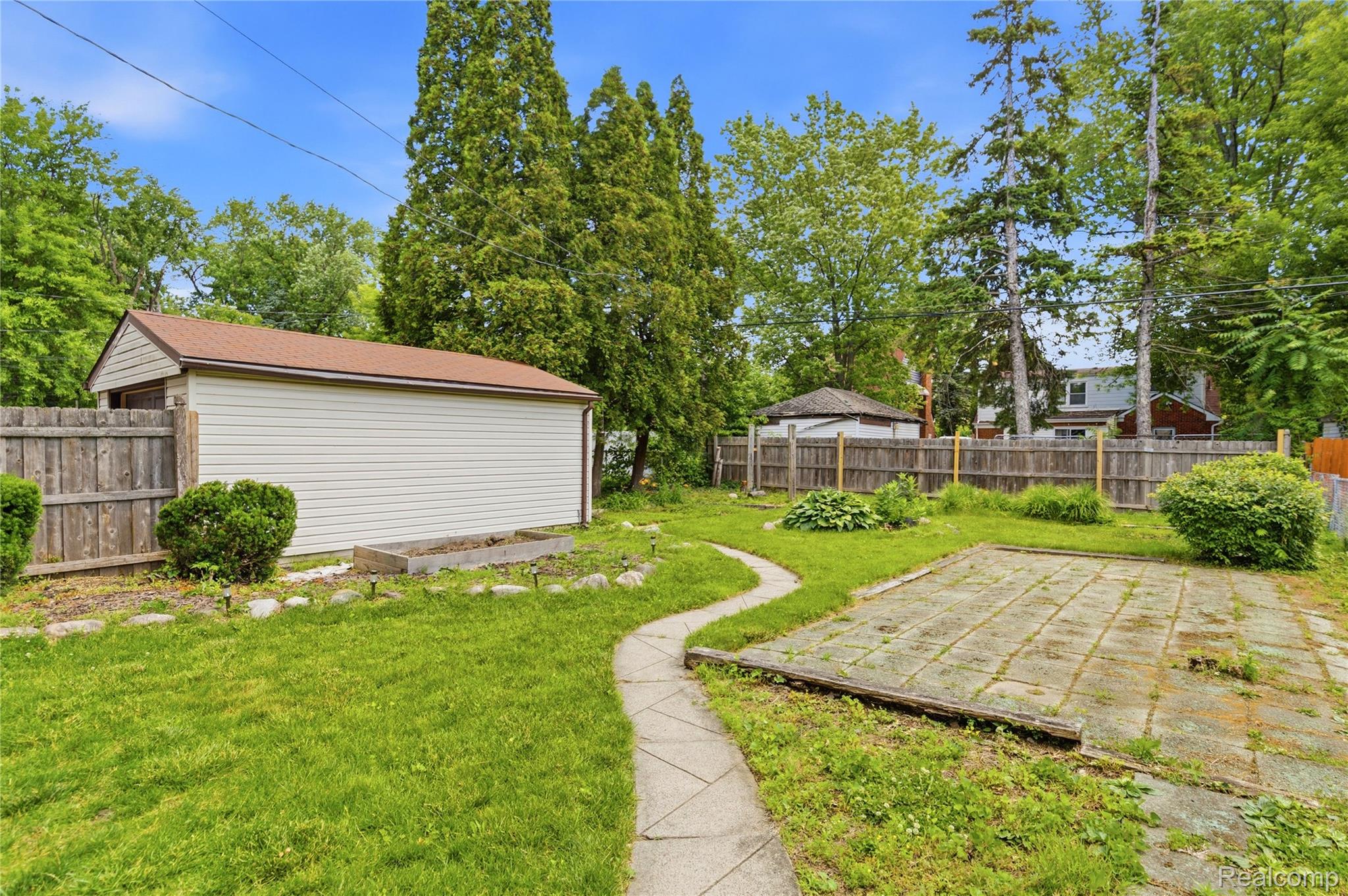 15330 Lindsay Street Property Photo 31