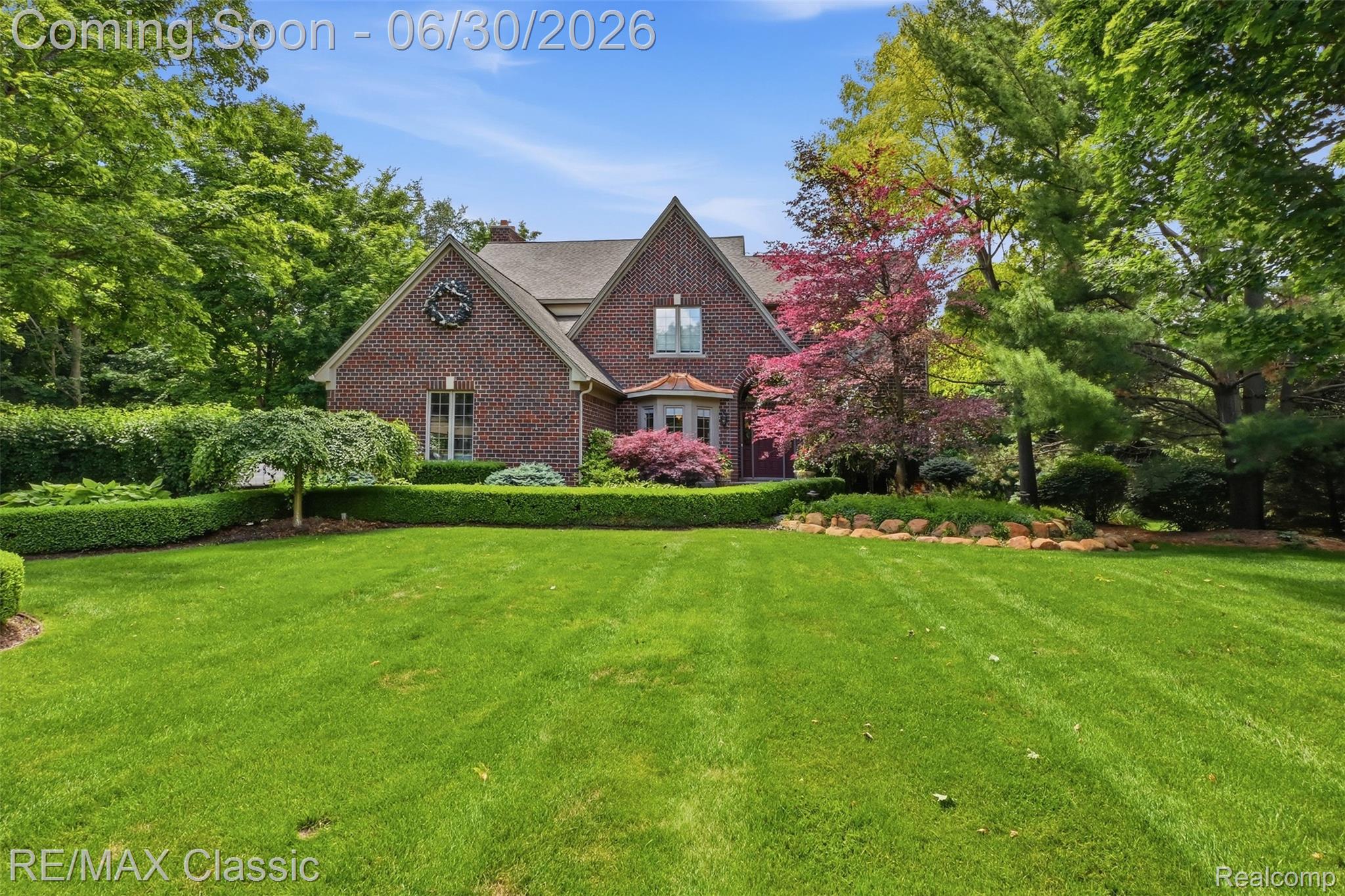 8033 Pine Ridge Court Property Photo 2