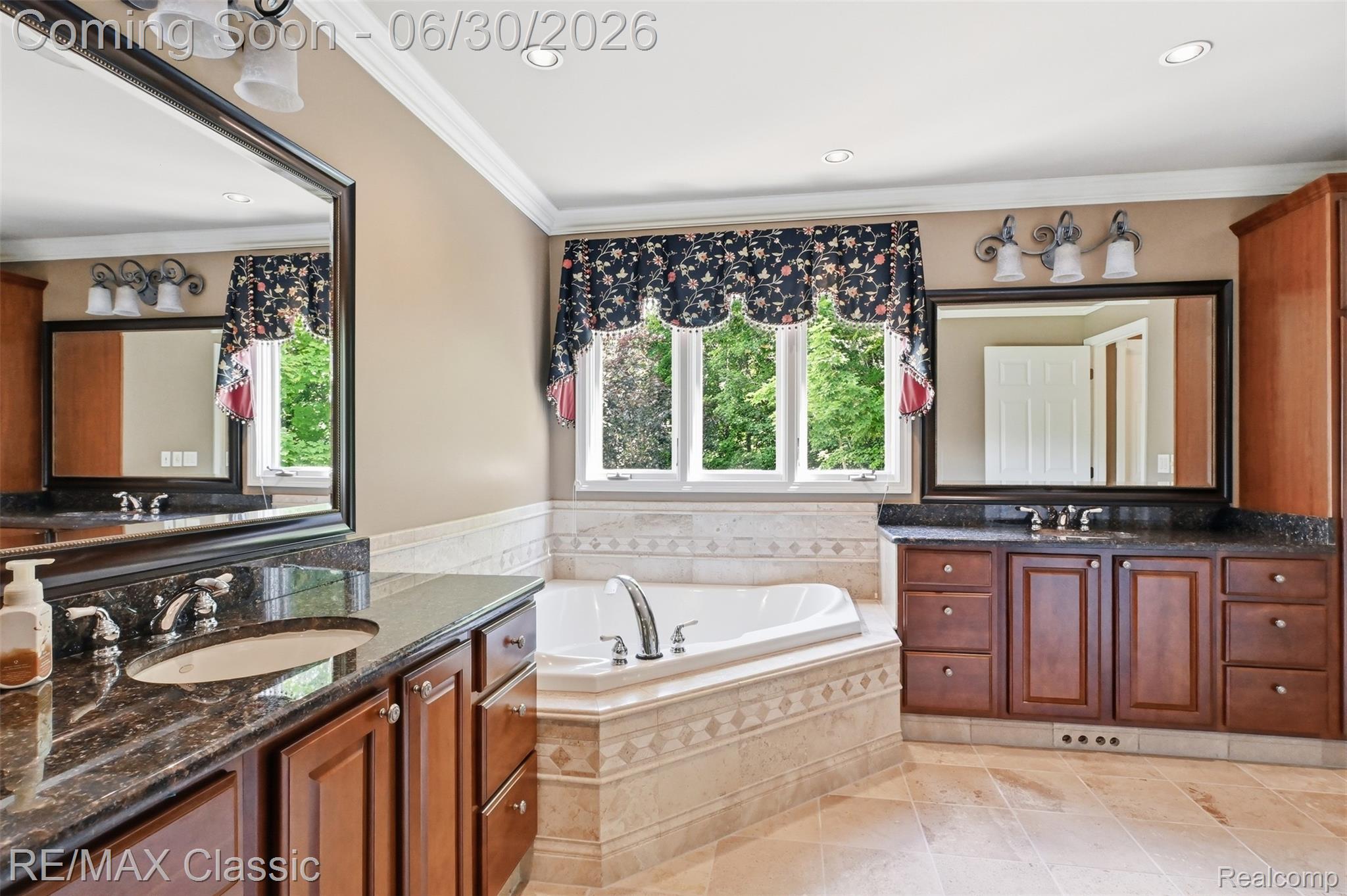 8033 Pine Ridge Court Property Photo 22