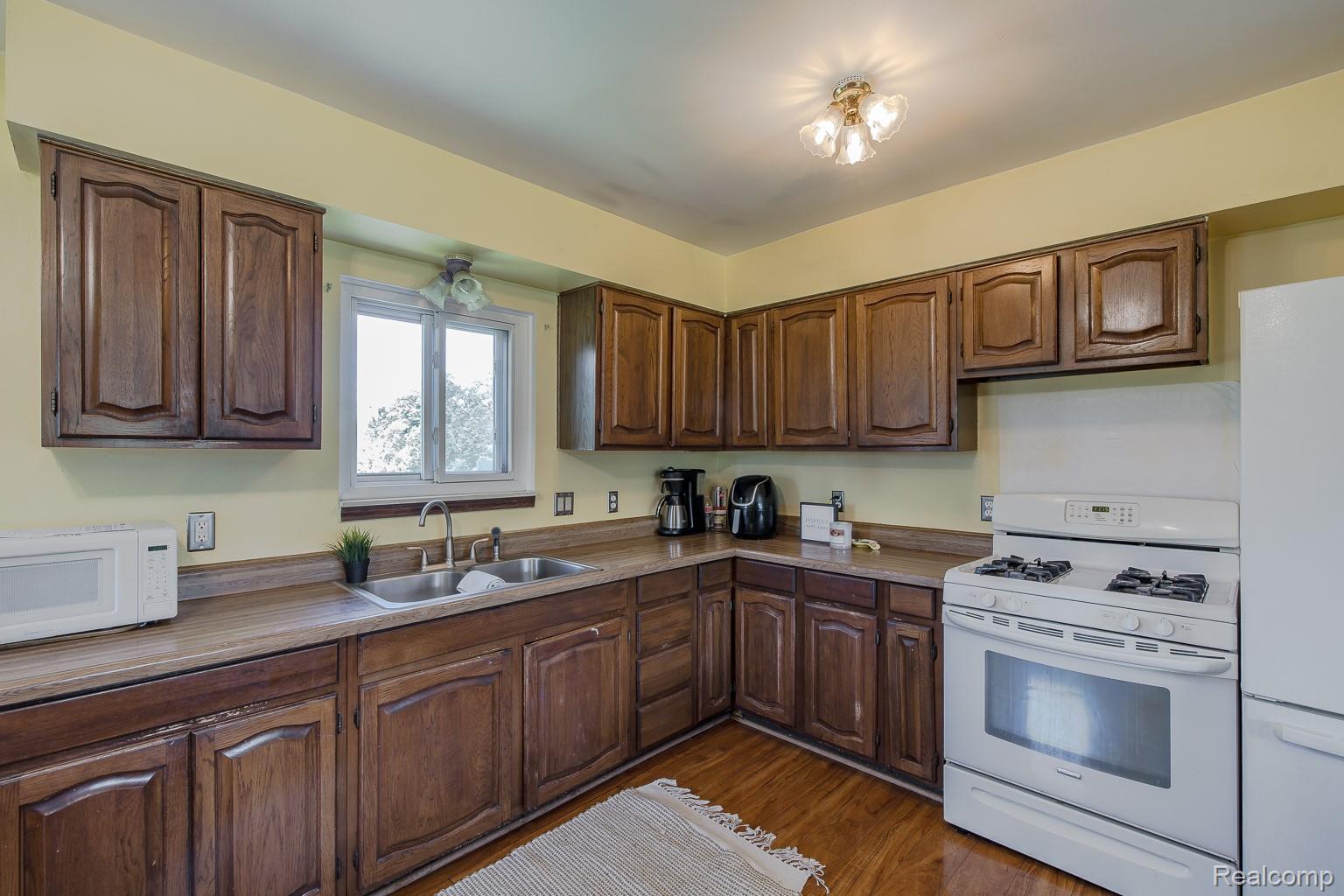 9635 Ortonville Road Property Photo 8