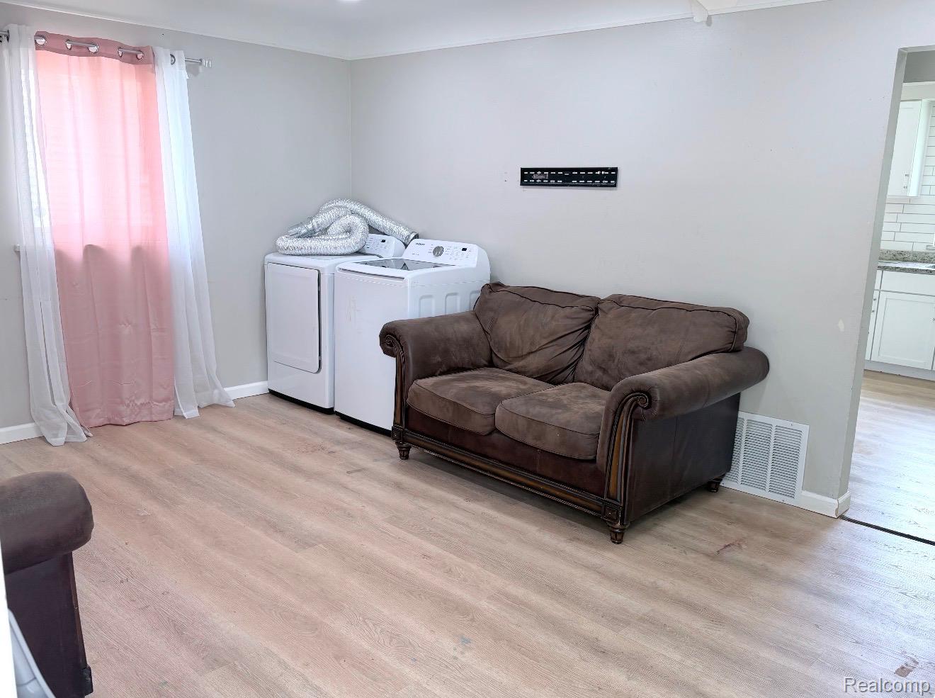 5322 Winthrop Boulevard Property Photo 3