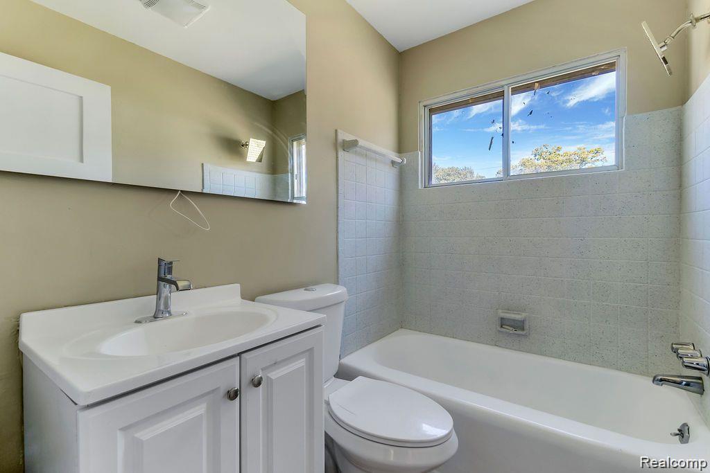 5322 Winthrop Boulevard Property Photo 7