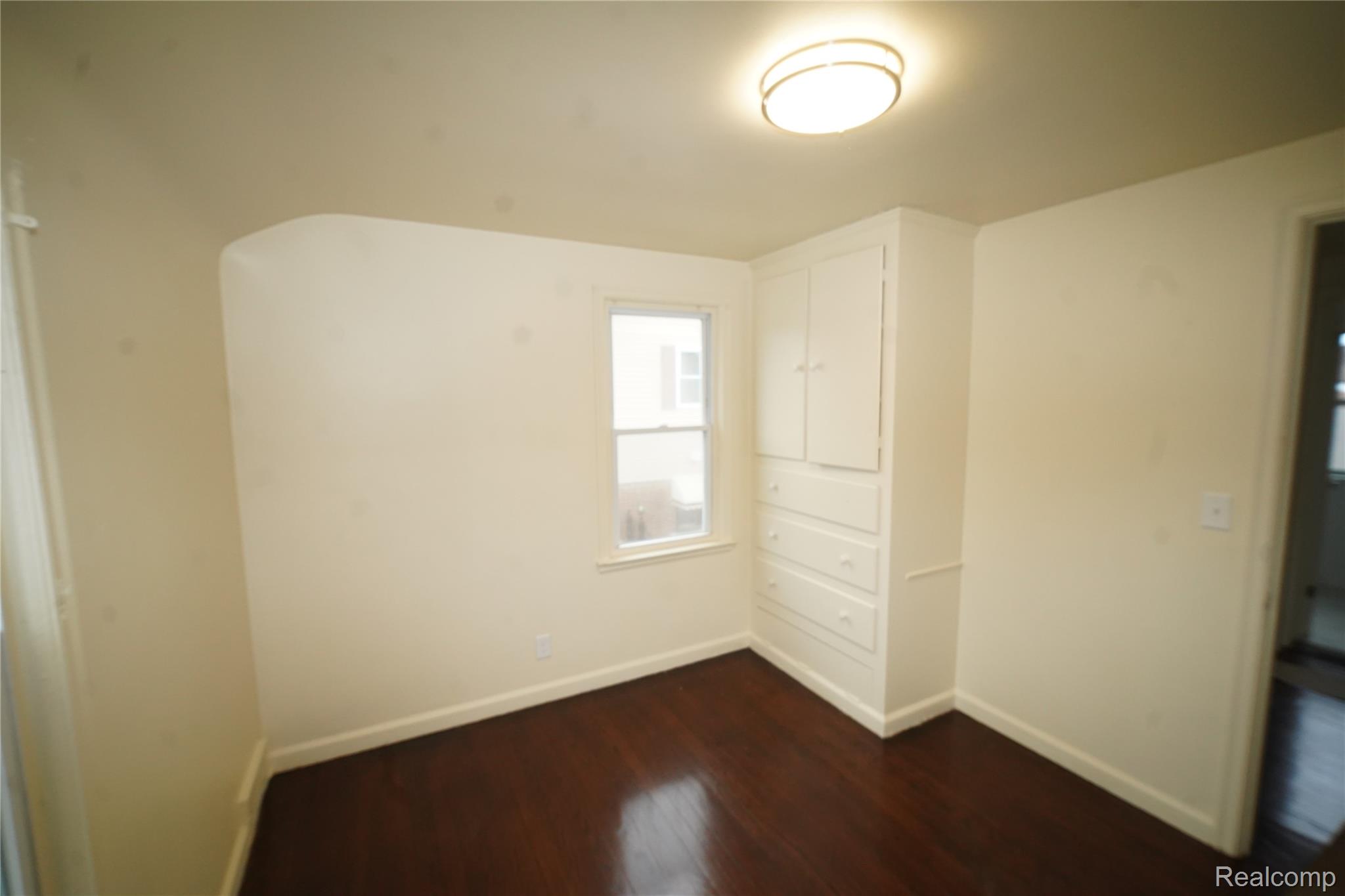 7241 W Outer Drive Property Photo 11