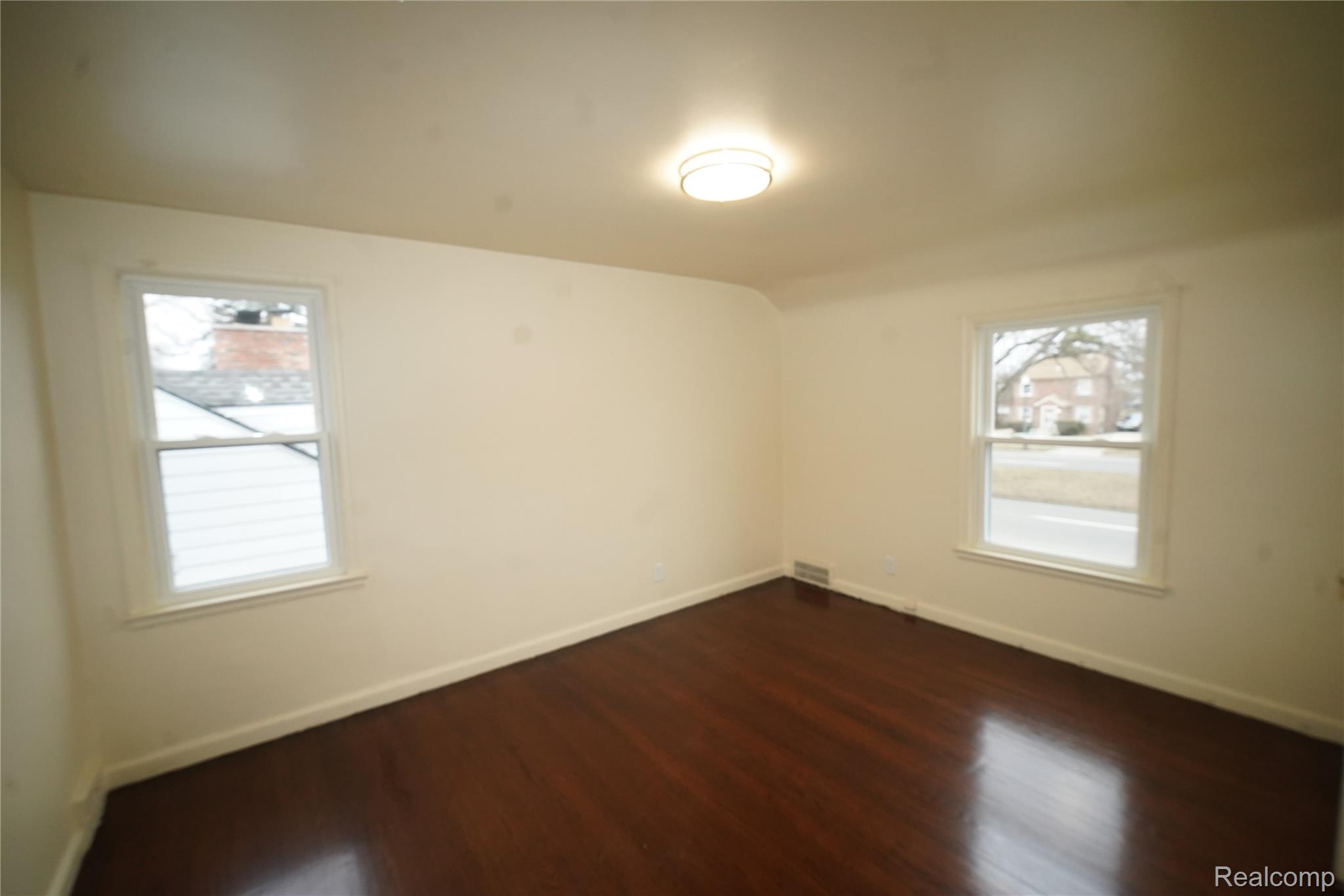 7241 W Outer Drive Property Photo 13