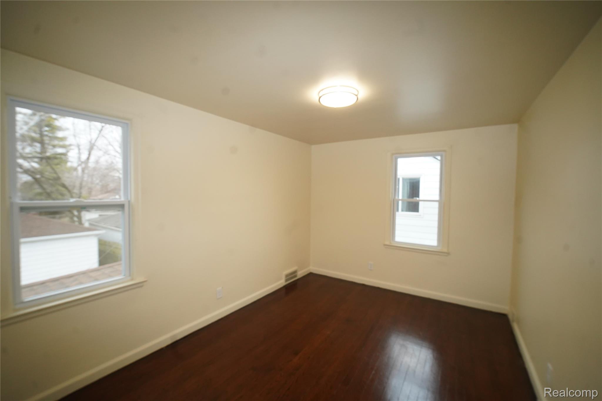 7241 W Outer Drive Property Photo 15