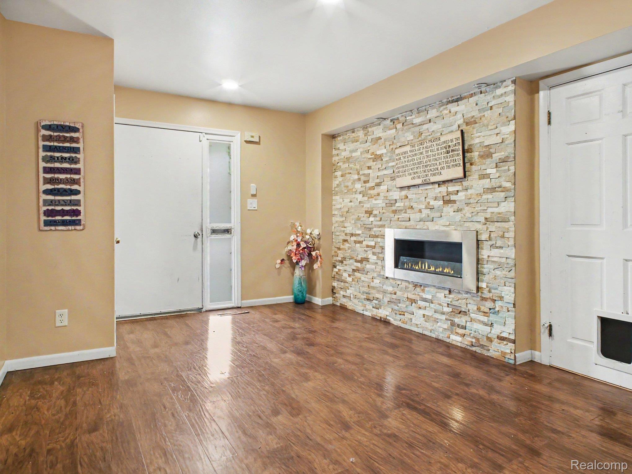 428 Carrie Drive Property Photo 4