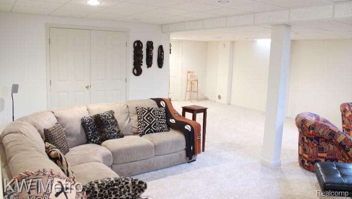 10 Canfield Circle 5 Property Photo 2