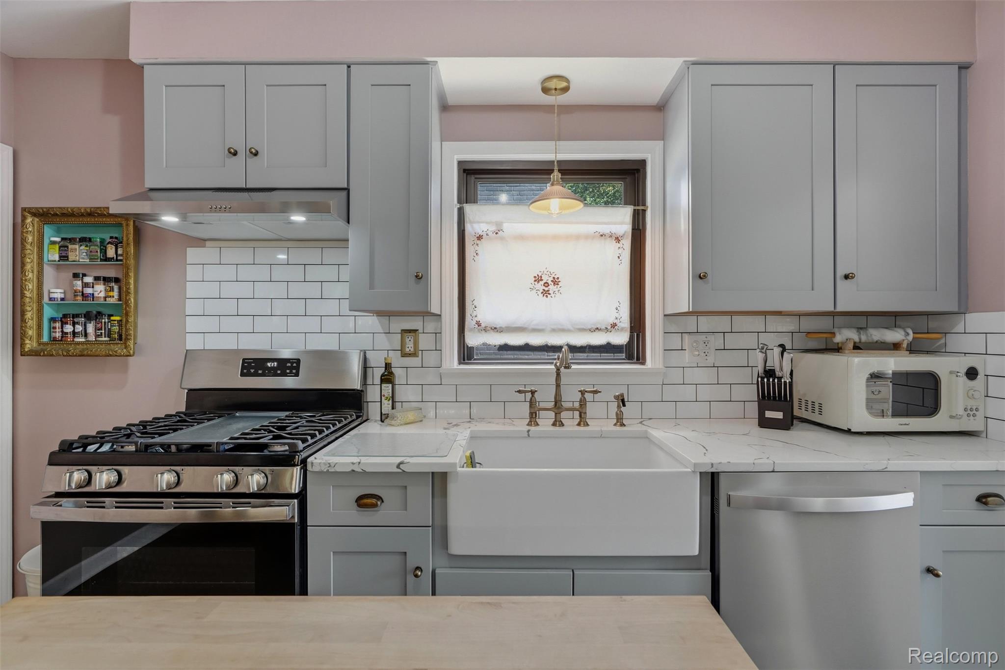 461 Manor Street Property Photo 16