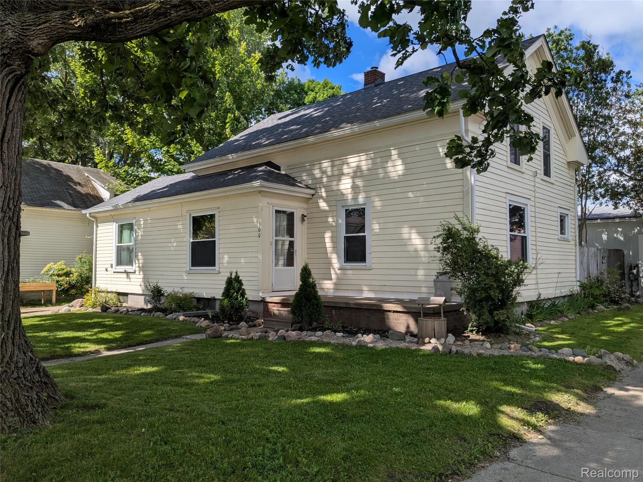 300 Bristol Street Property Photo 1