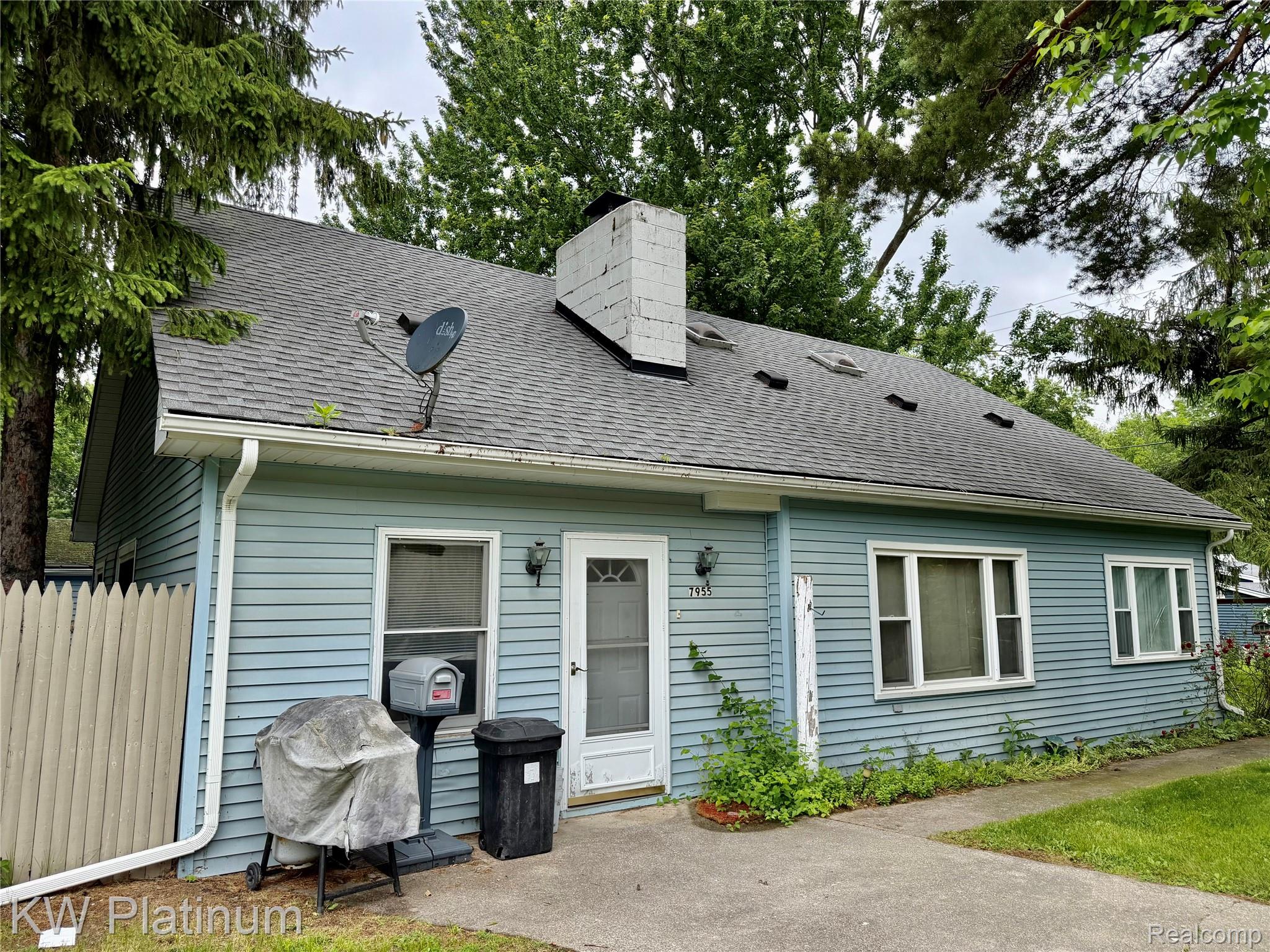 7955 Lakeshore Road Property Photo 1