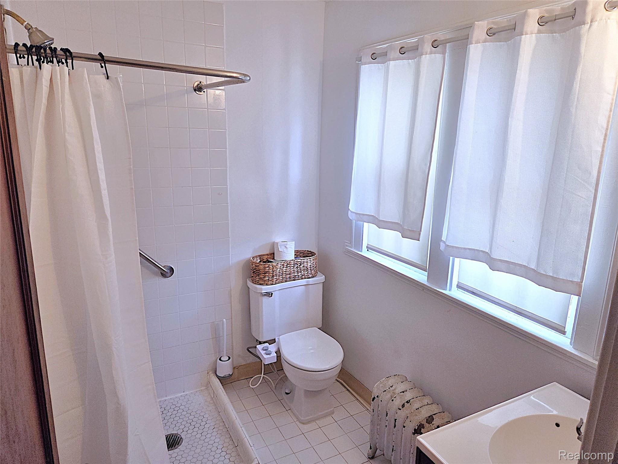 205 E Iroquois Road Property Photo 18