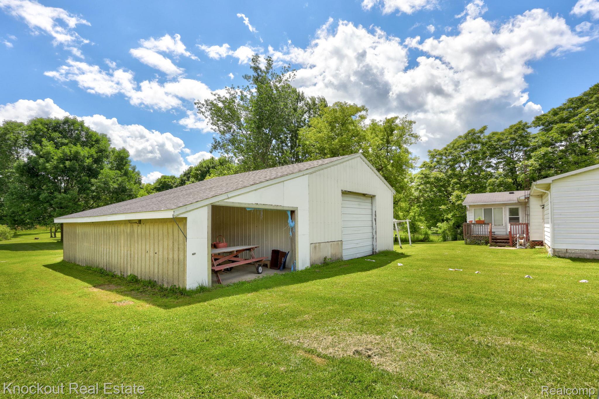 4585 Birch Run Road Property Photo 2
