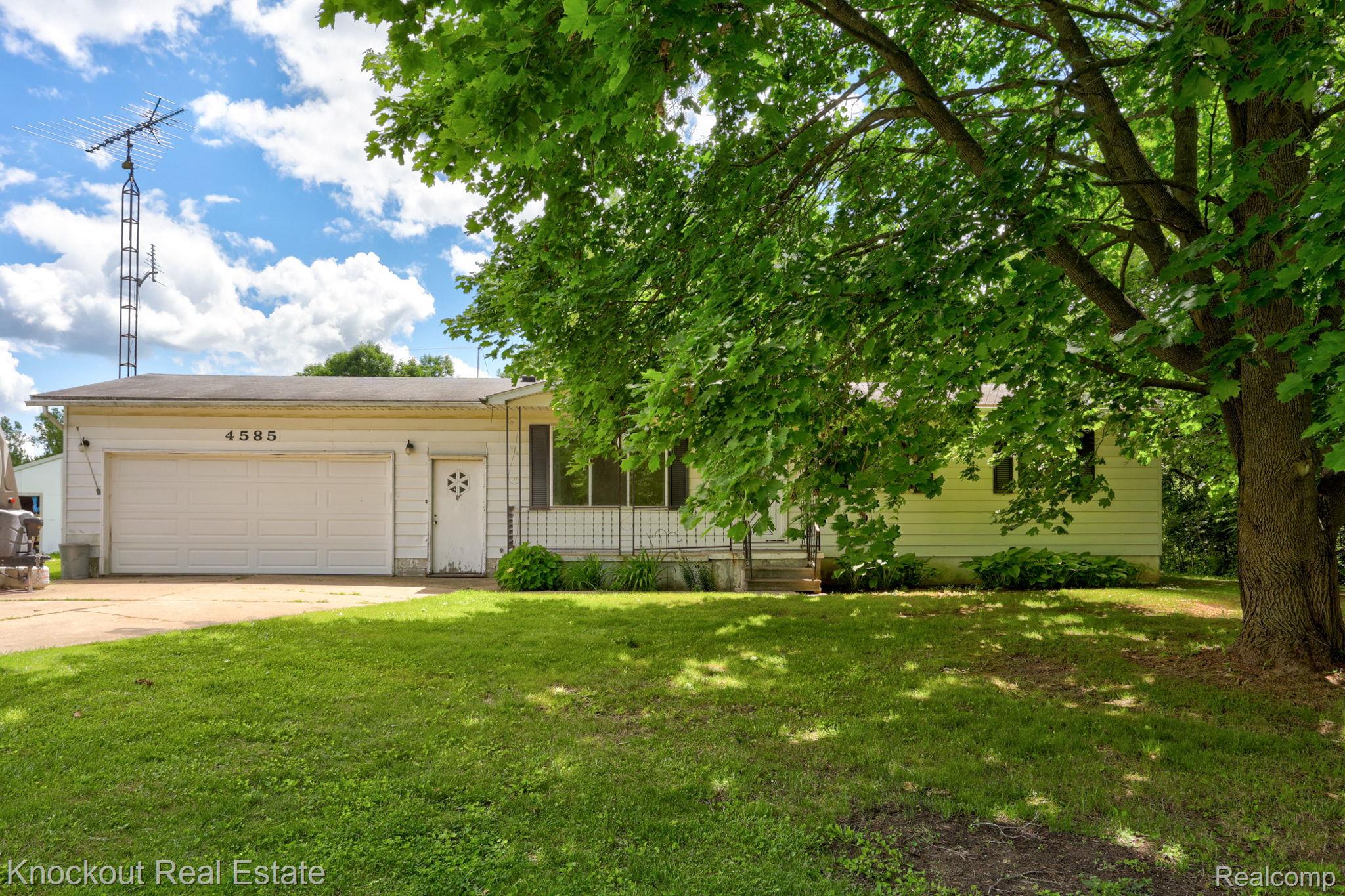 4585 Birch Run Road Property Photo 4